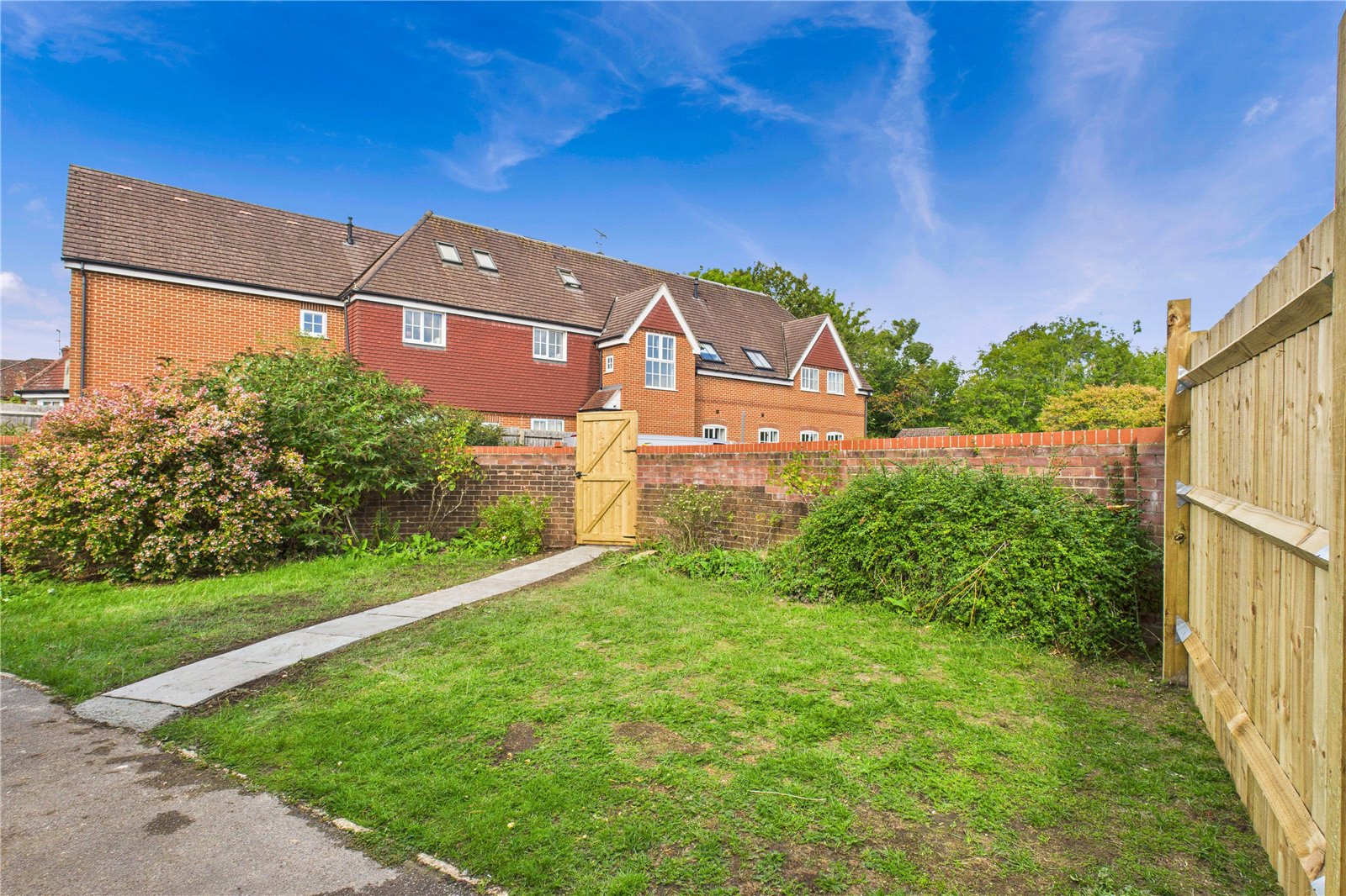 2 bedroom Bungalow for sale in Newbury, Berkshire