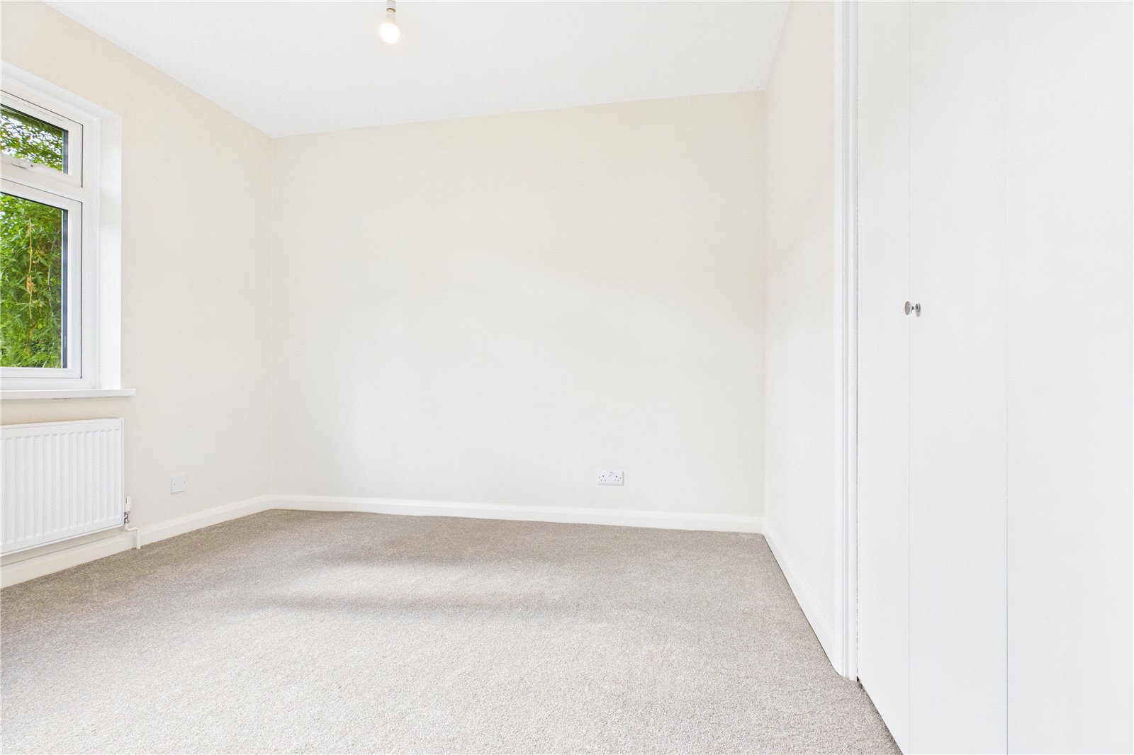 2 bedroom Bungalow for sale in Newbury, Berkshire