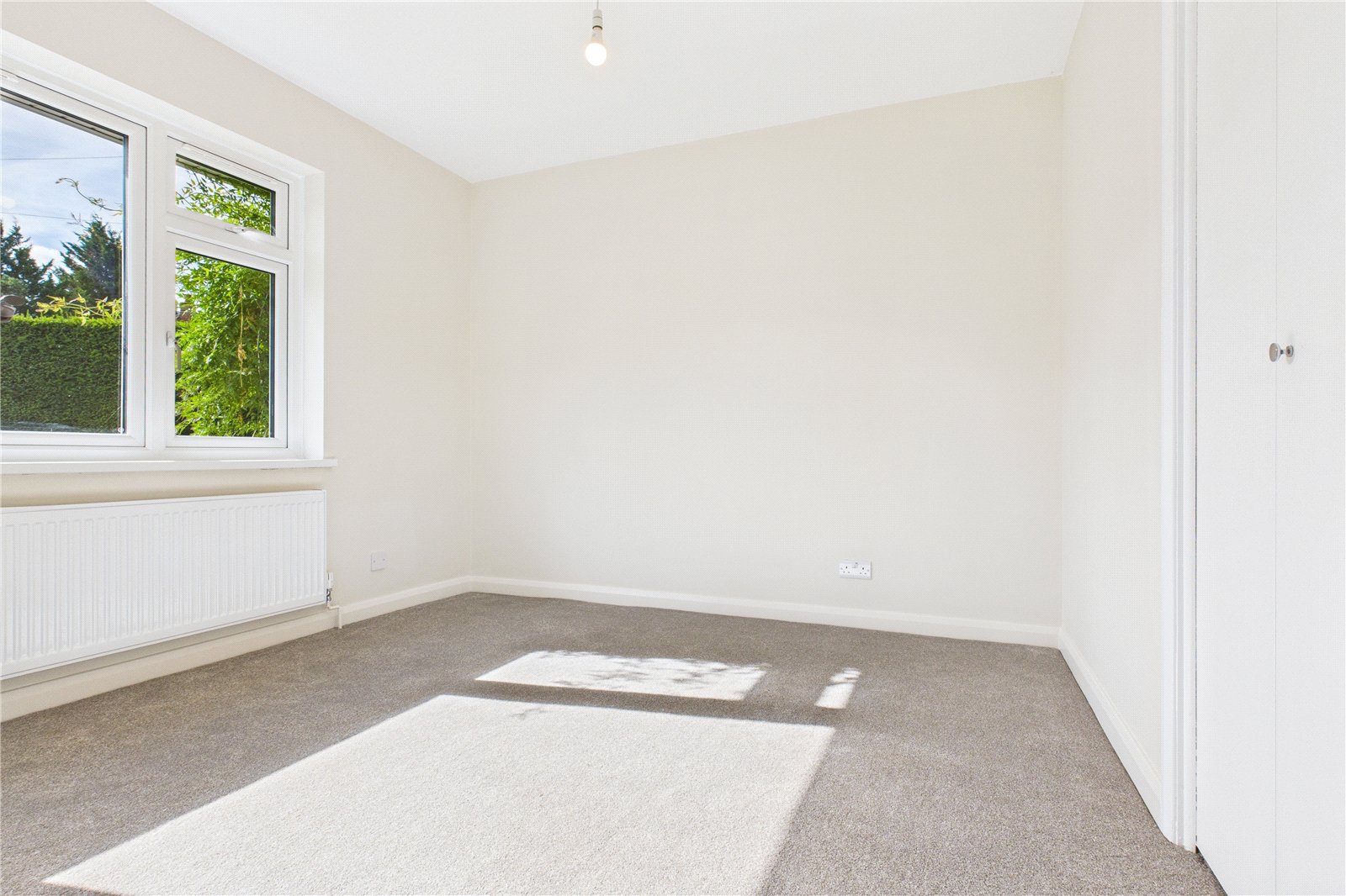 2 bedroom Bungalow for sale in Newbury, Berkshire