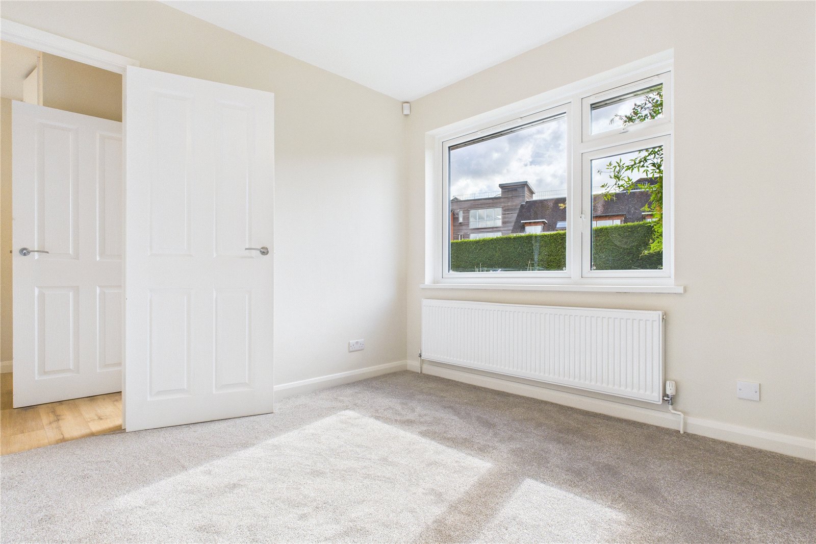 2 bedroom Bungalow for sale in Newbury, Berkshire