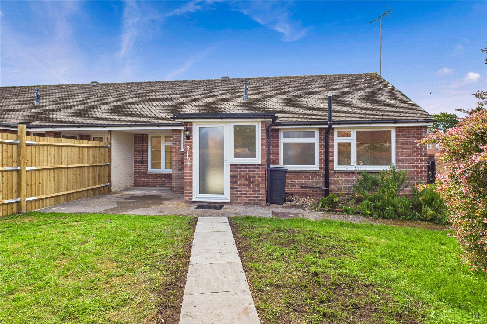 2 bedroom Bungalow for sale in Newbury, Berkshire