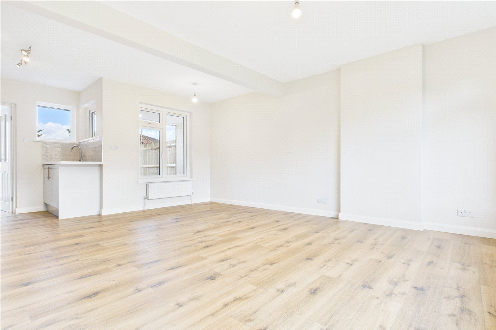 2 bedroom Bungalow for sale in Newbury, Berkshire