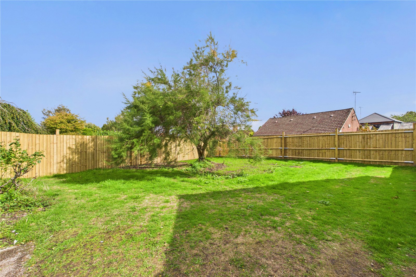 2 bedroom Bungalow for sale in Newbury, Berkshire