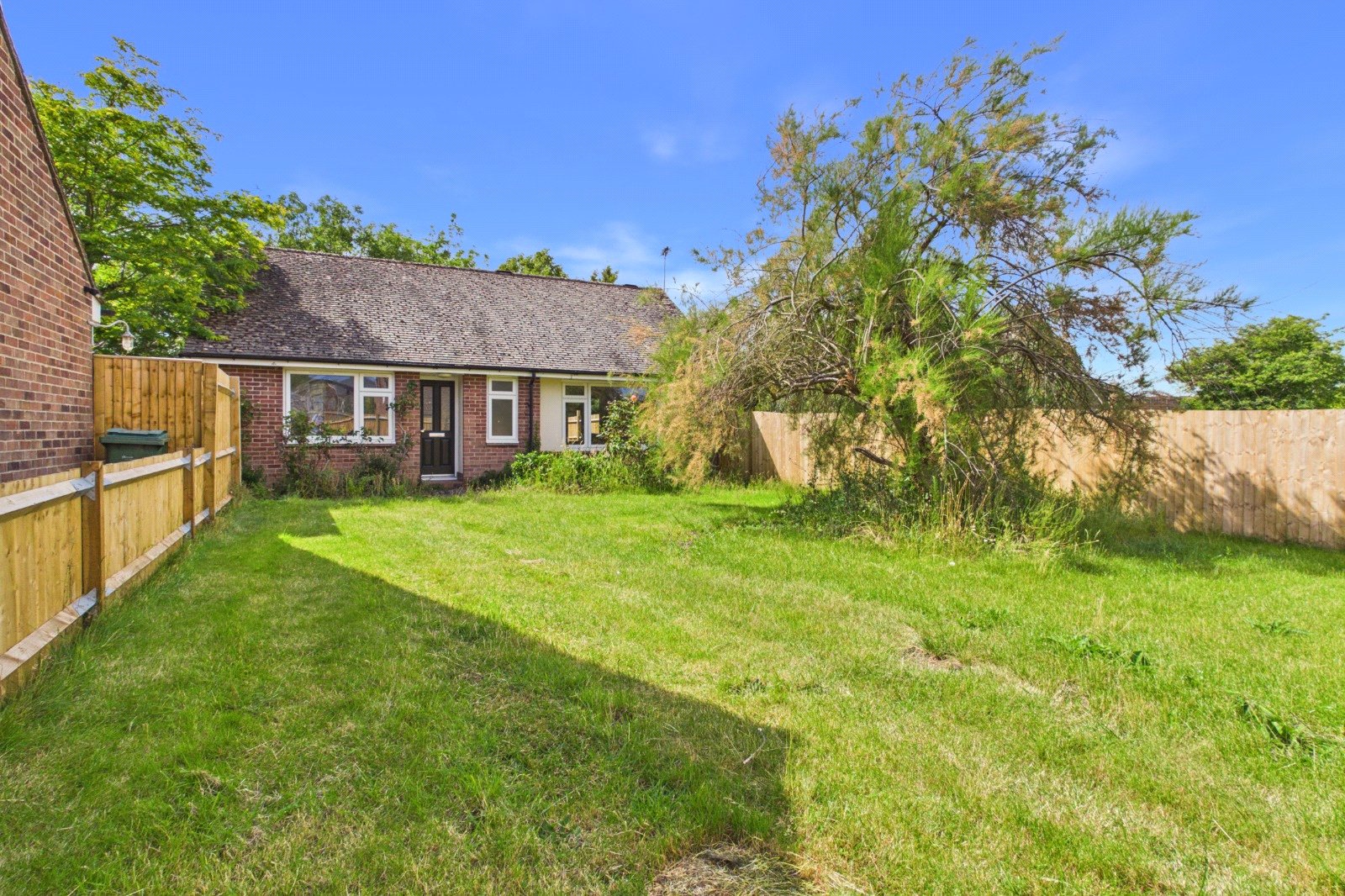 2 bedroom Bungalow for sale in Newbury, Berkshire