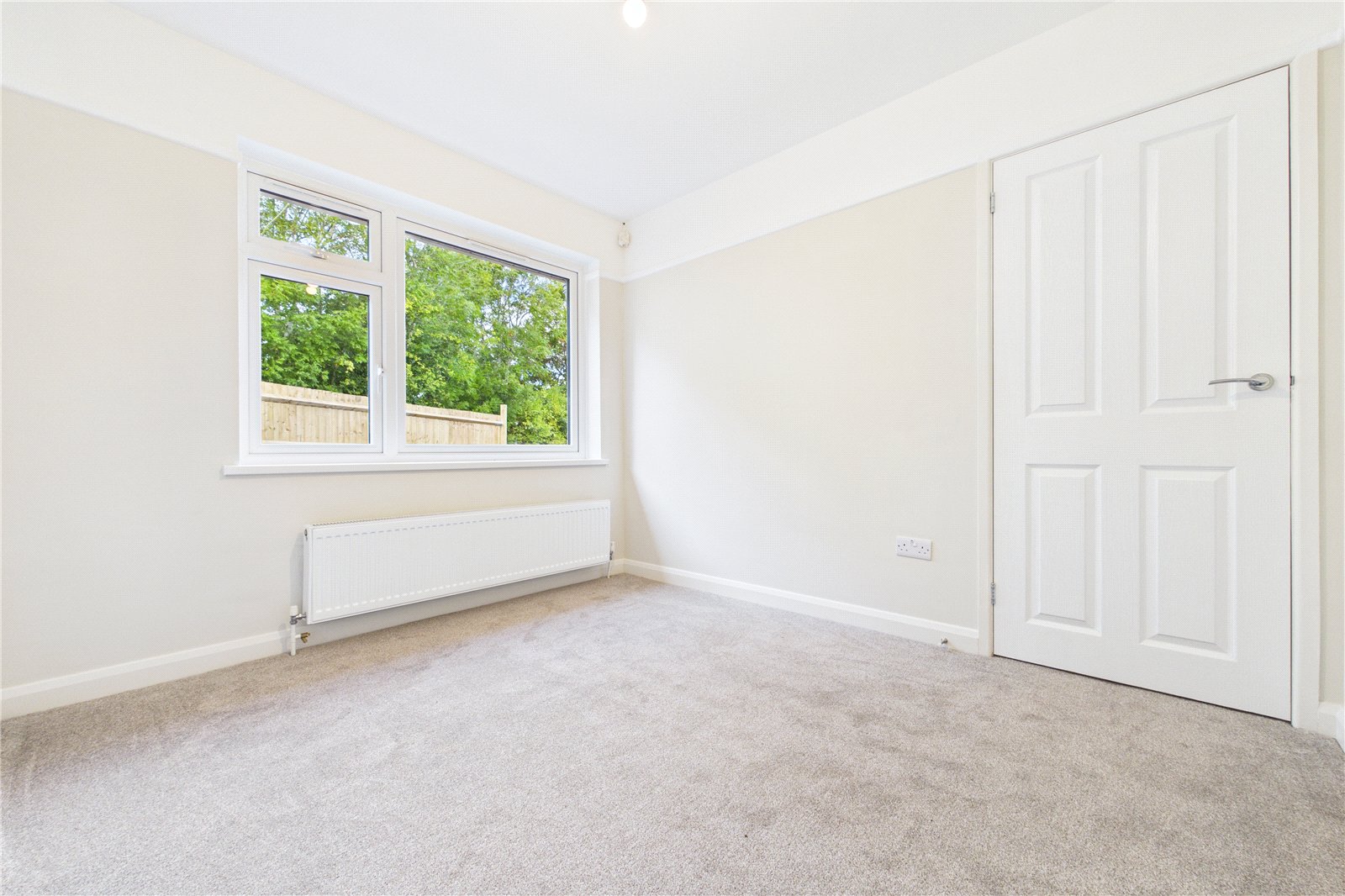 2 bedroom Bungalow for sale in Newbury, Berkshire
