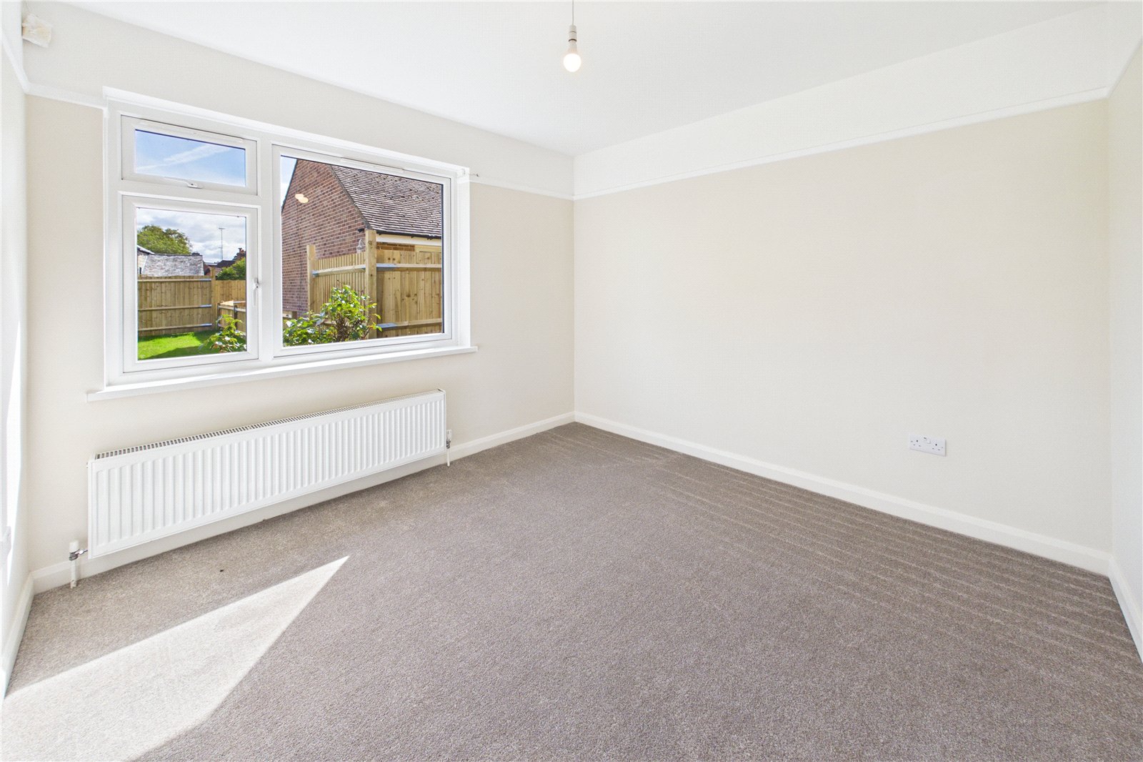 2 bedroom Bungalow for sale in Newbury, Berkshire