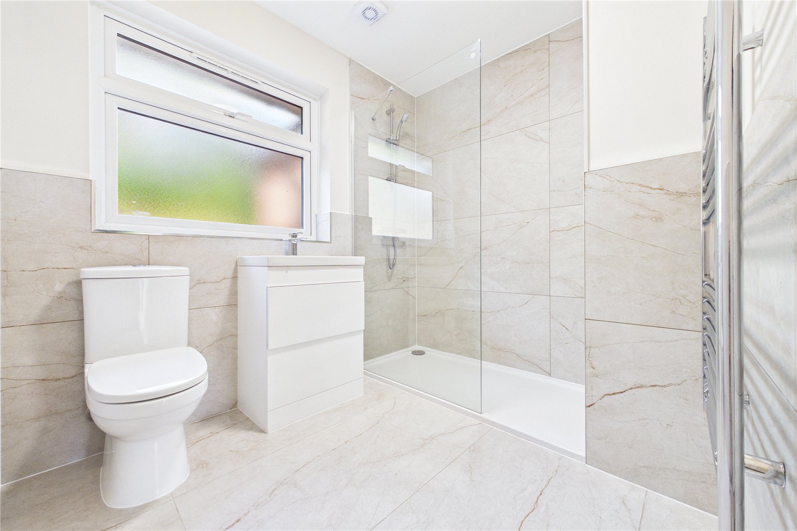 2 bedroom Bungalow for sale in Newbury, Berkshire