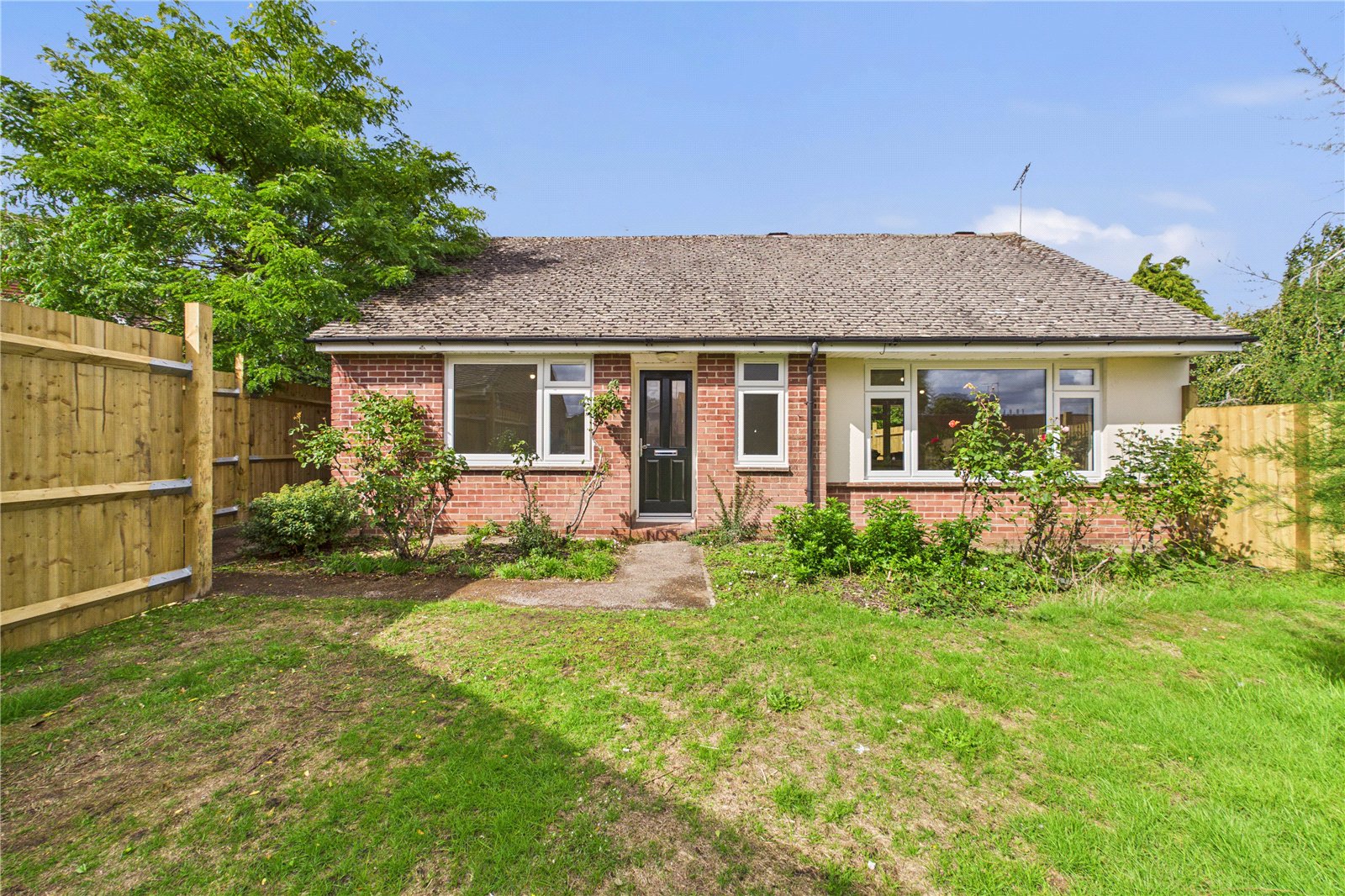 2 bedroom Bungalow for sale in Newbury, Berkshire