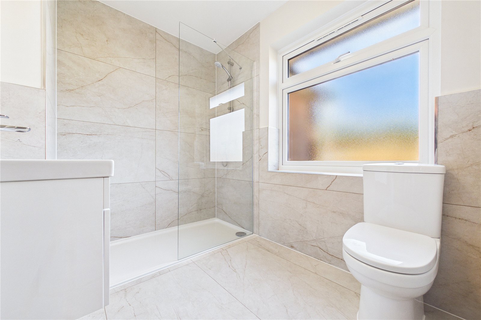2 bedroom Bungalow for sale in Newbury, Berkshire