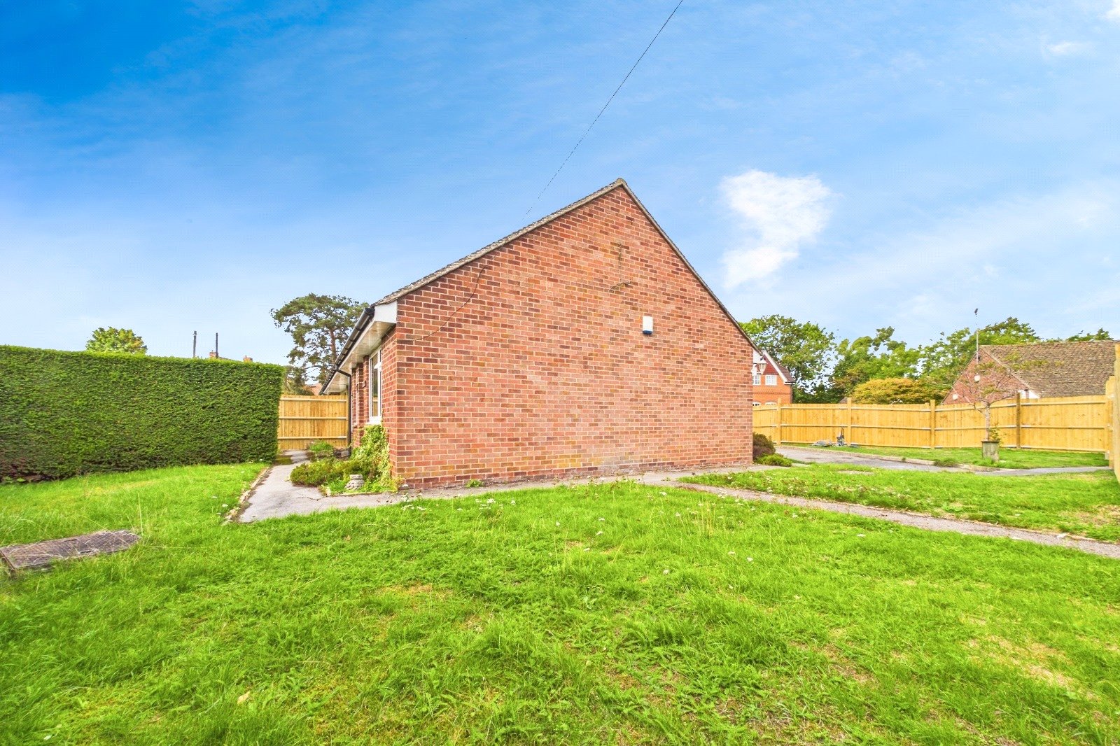 2 bedroom Bungalow for sale in Newbury, Berkshire