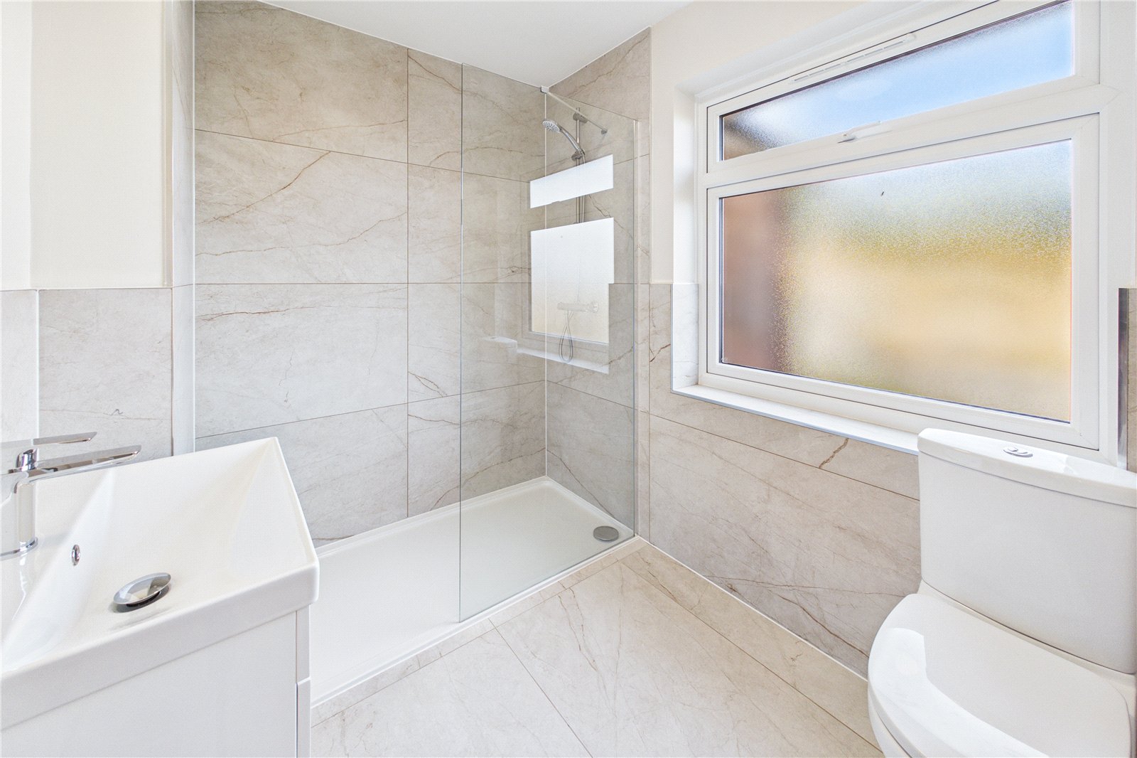 2 bedroom Bungalow for sale in Newbury, Berkshire