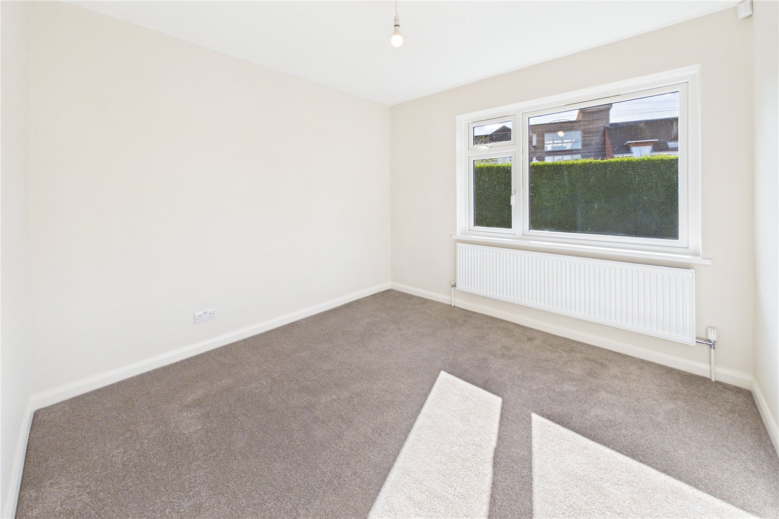 2 bedroom Bungalow for sale in Newbury, Berkshire