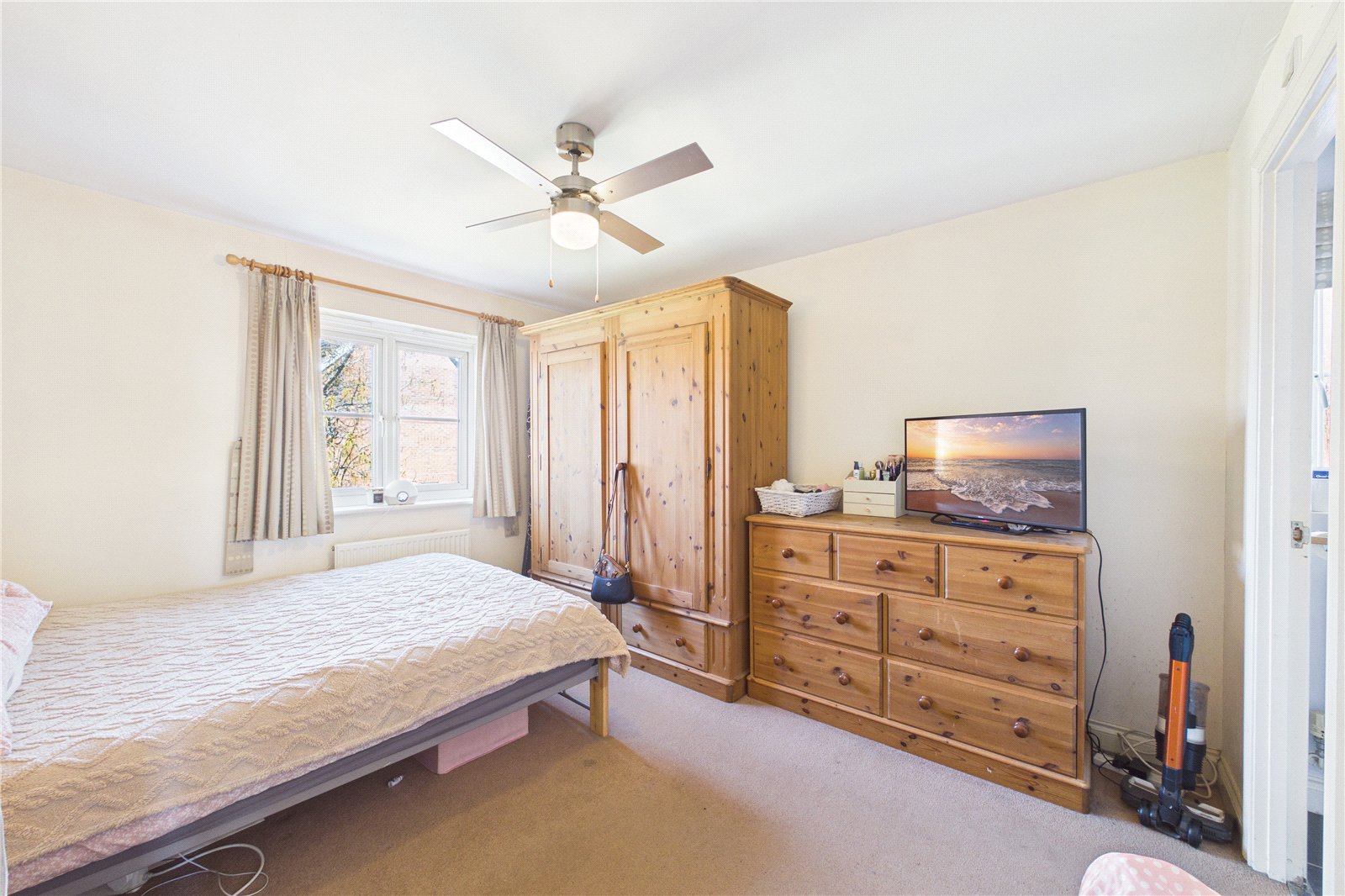 4 bedroom House for sale in Thatcham, Berkshire