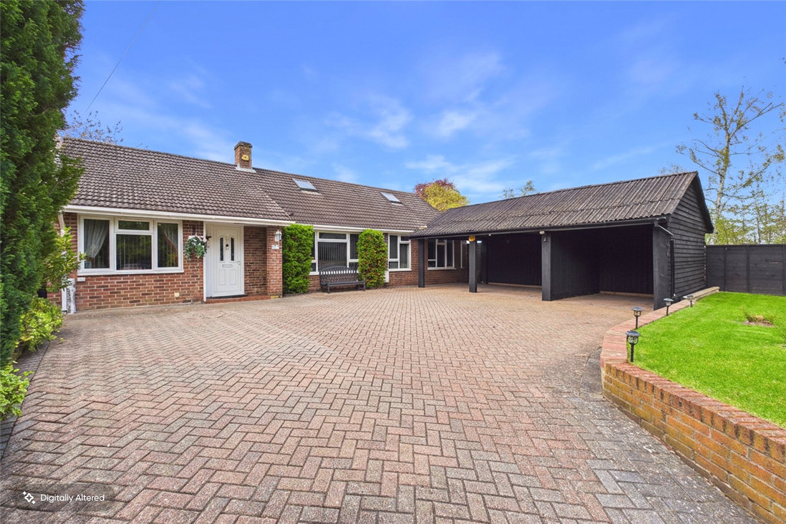 3 bedroom Bungalow for sale in Newbury, Berkshire