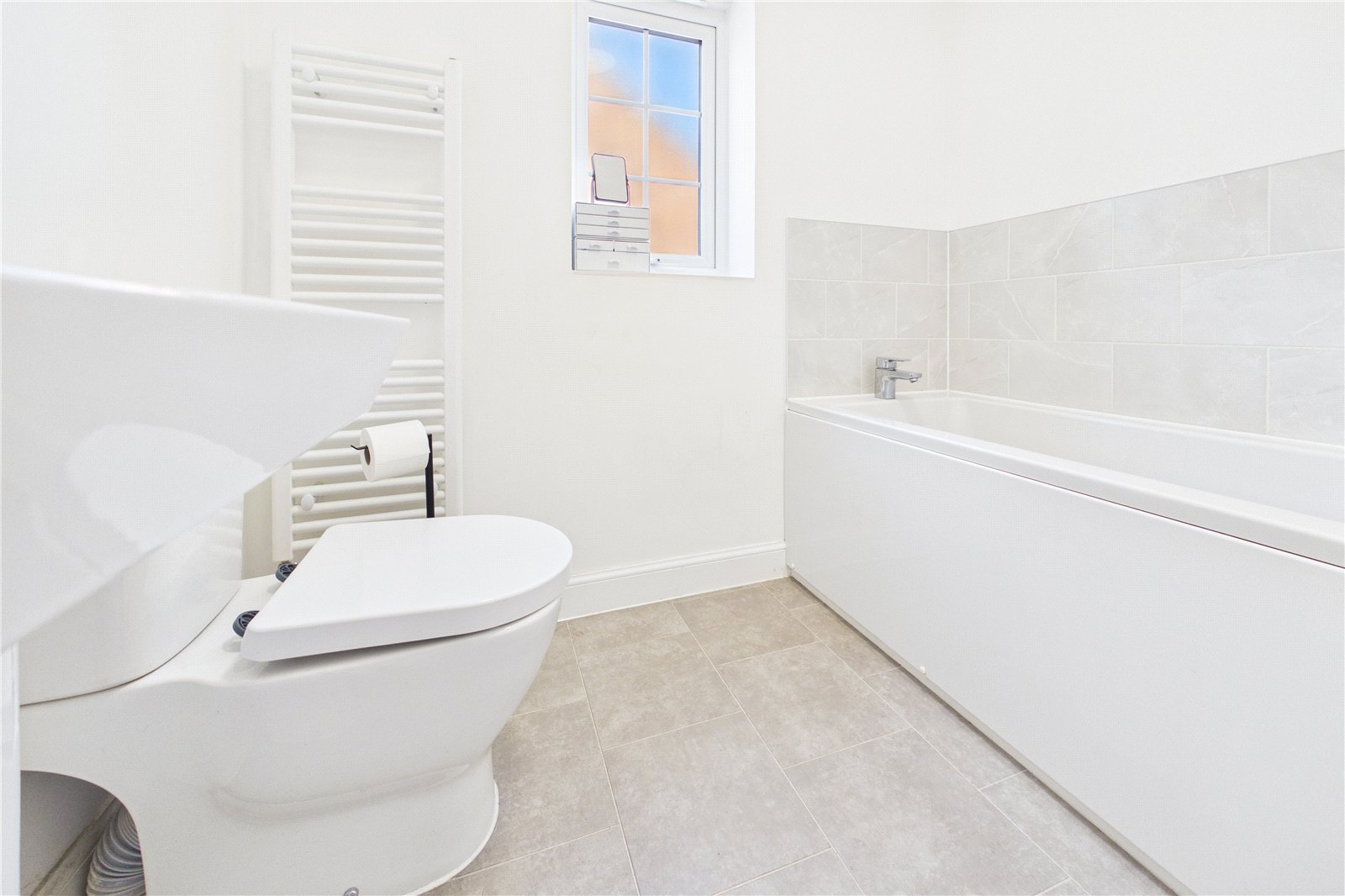 4 bedroom House for sale in Donnington, Newbury, Berkshire