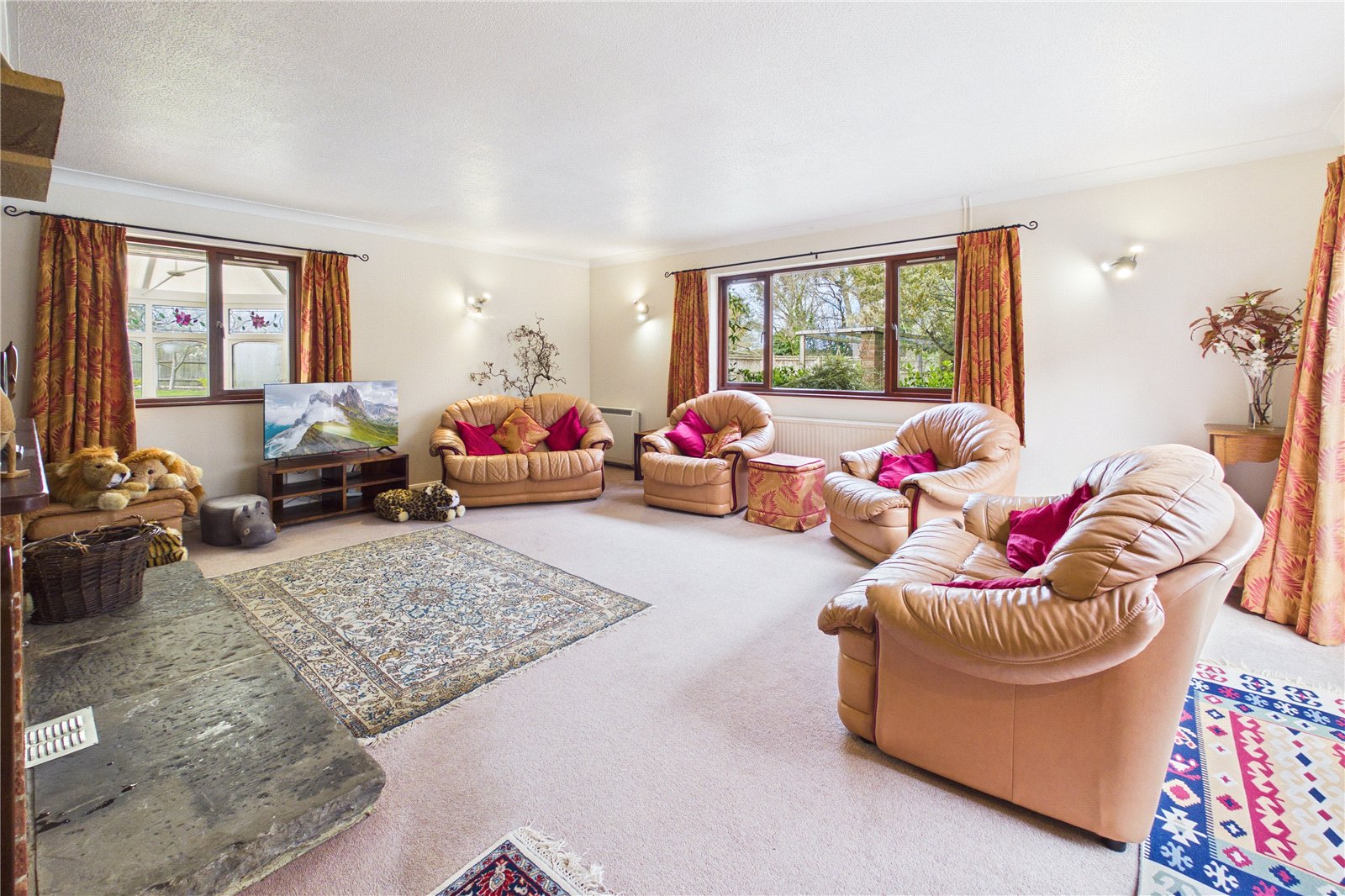 4 bedroom Bungalow for sale in Kingsclere, Newbury, Hampshire