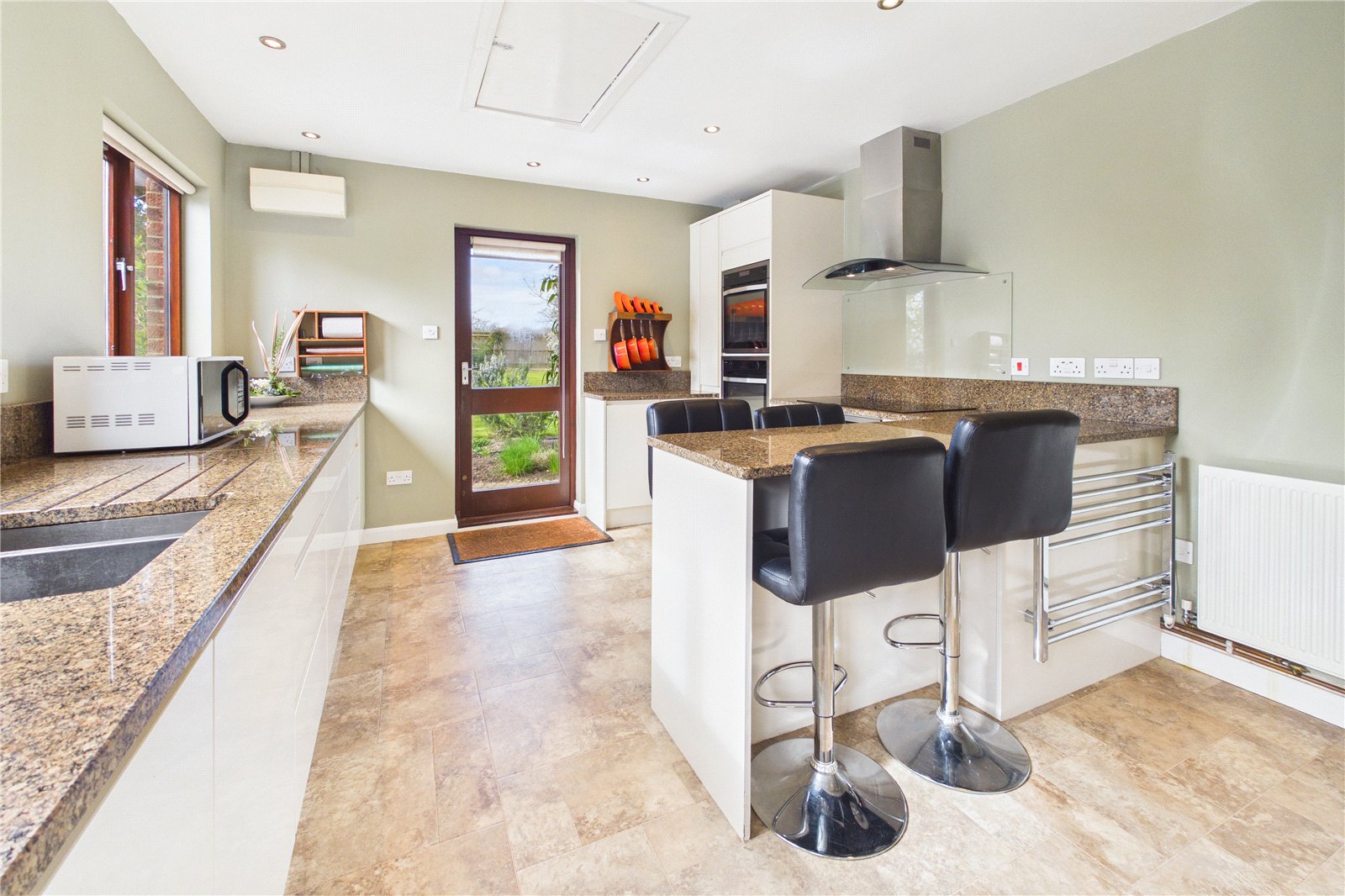 4 bedroom Bungalow for sale in Kingsclere, Newbury, Hampshire