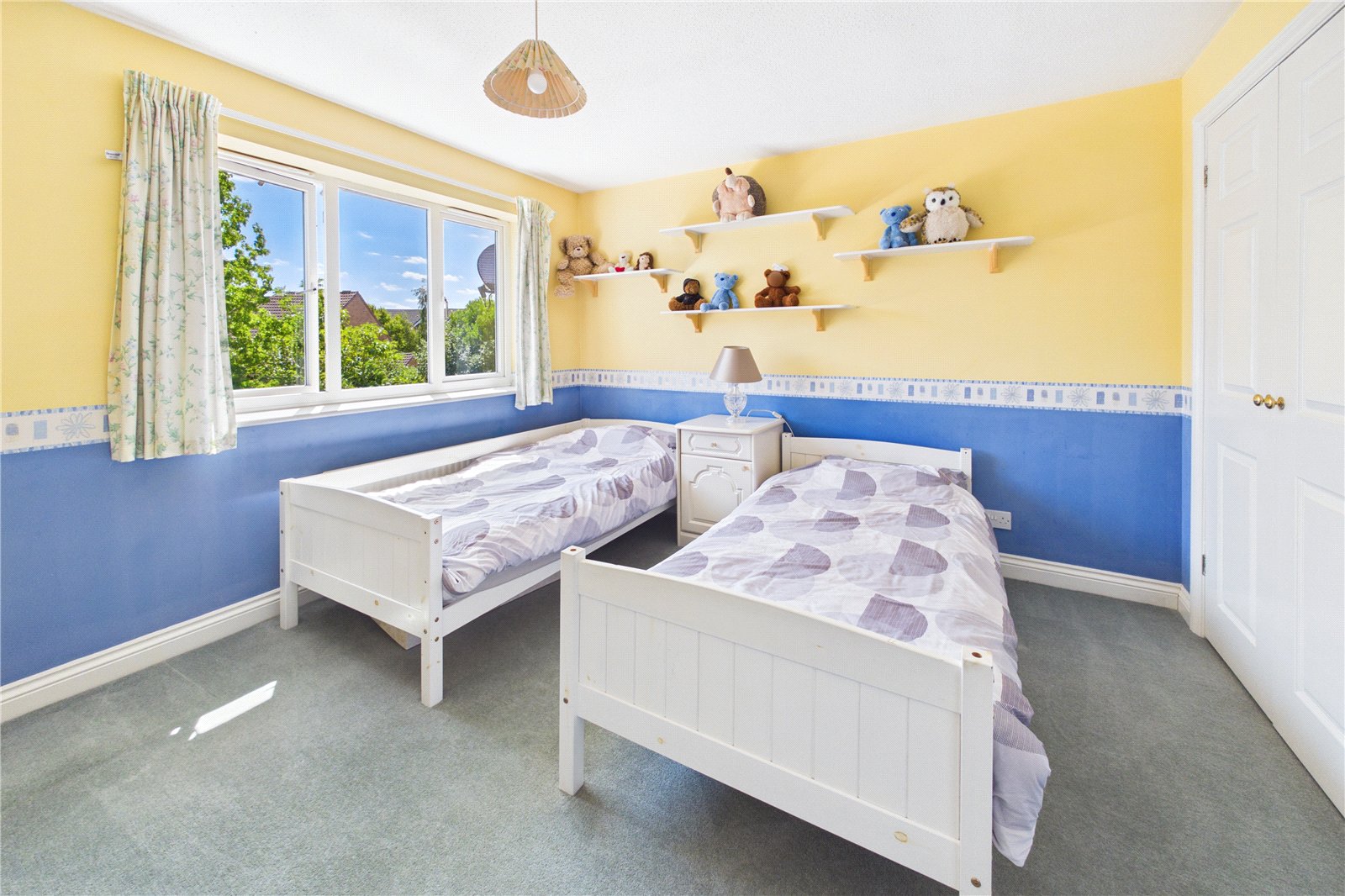 4 bedroom House for sale in Thatcham, Berkshire
