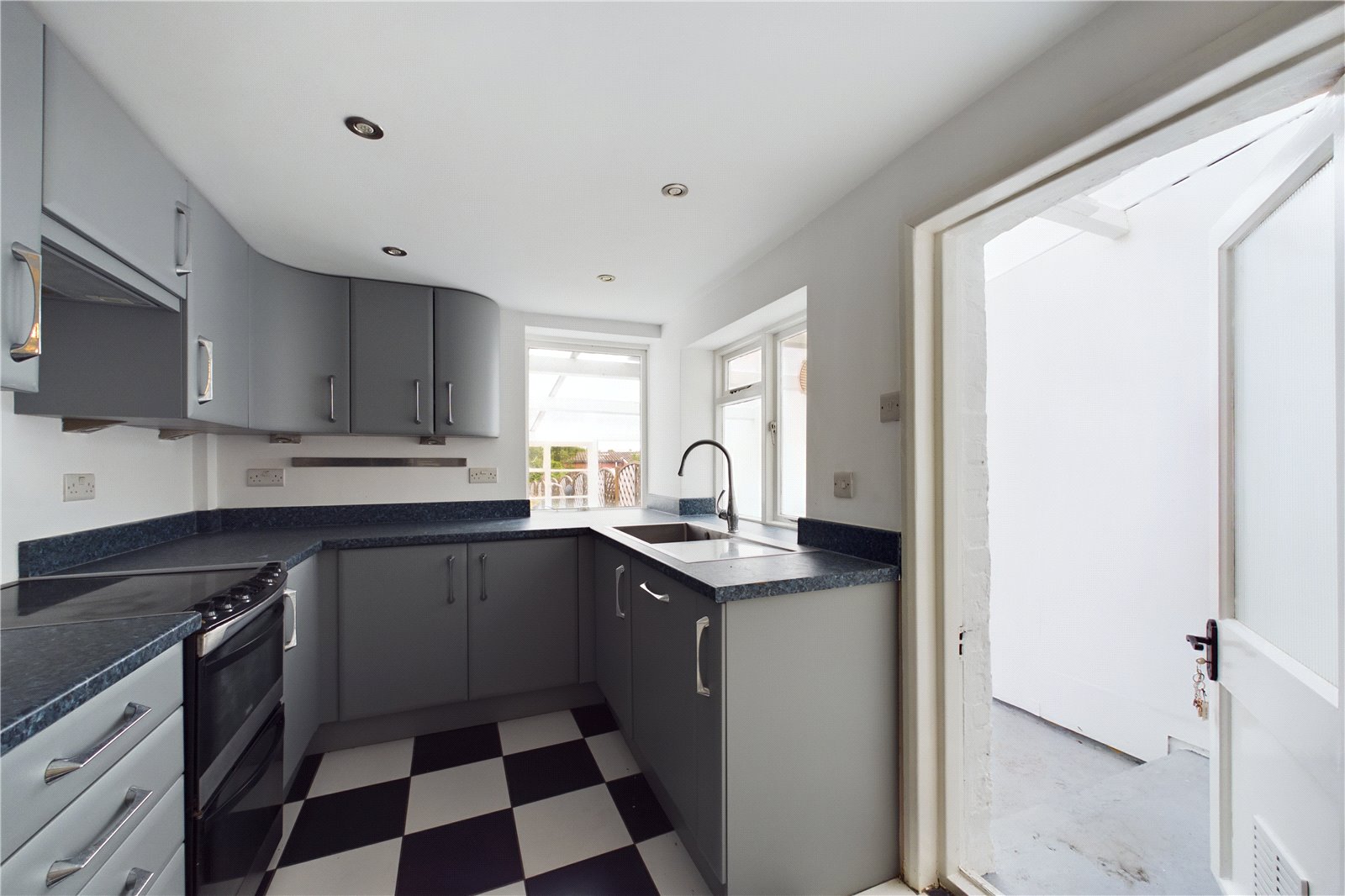 2 bedroom House to let in Newbury, Berkshire
