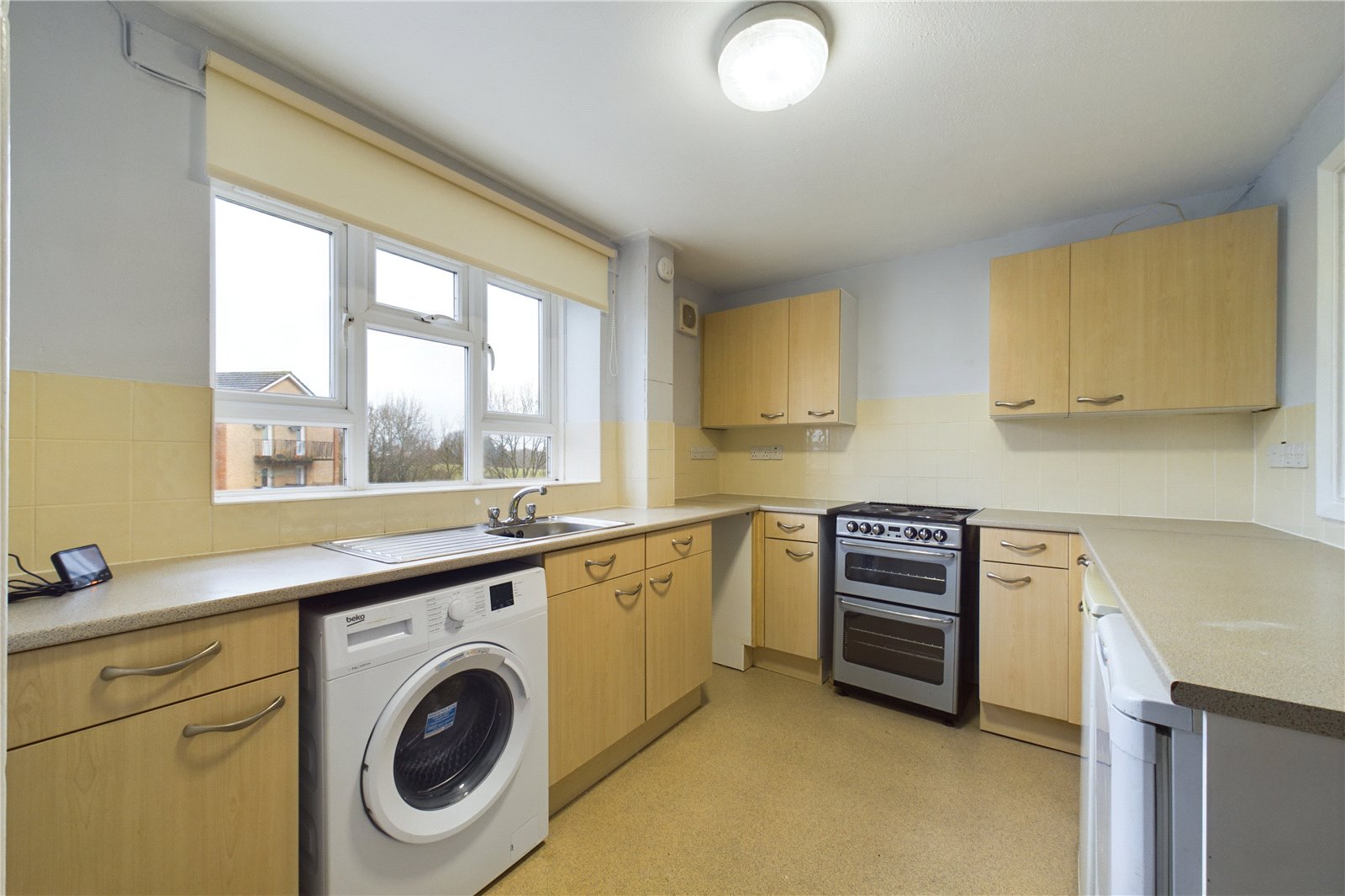 2 bedroom Flat to let in Burghfield Common, Reading, Berkshire