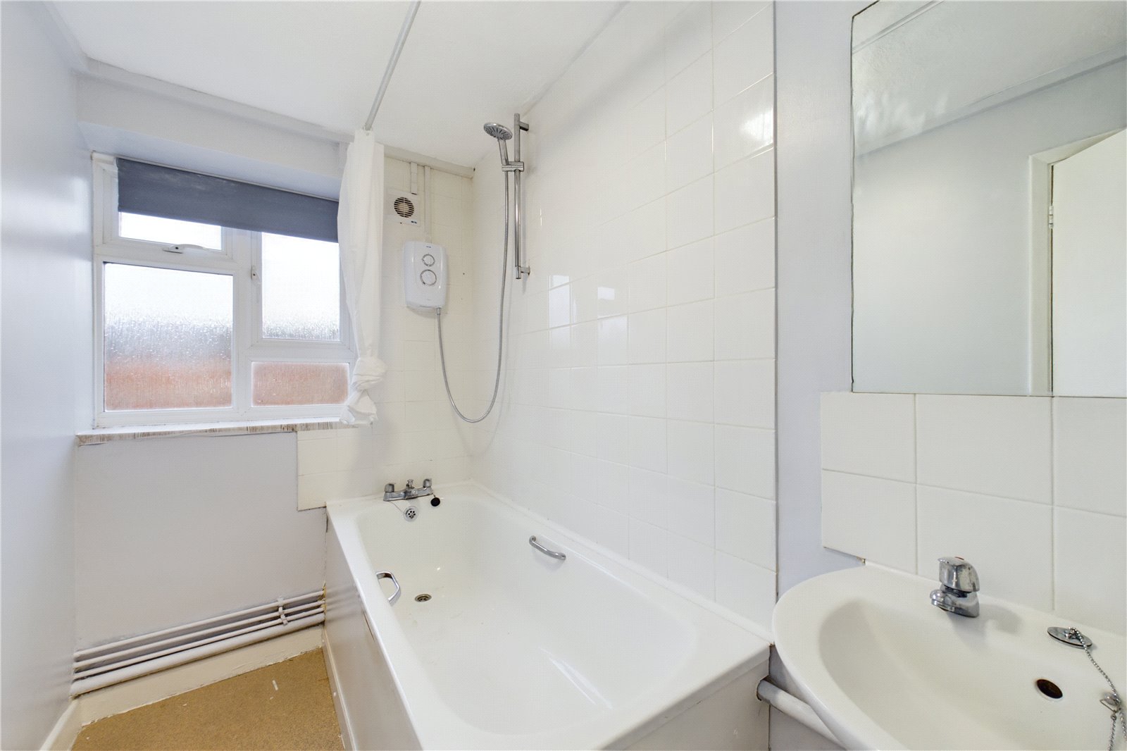2 bedroom Flat to let in Burghfield Common, Reading, Berkshire