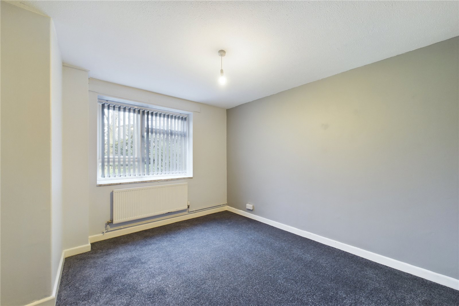 2 bedroom Flat to let in Burghfield Common, Reading, Berkshire