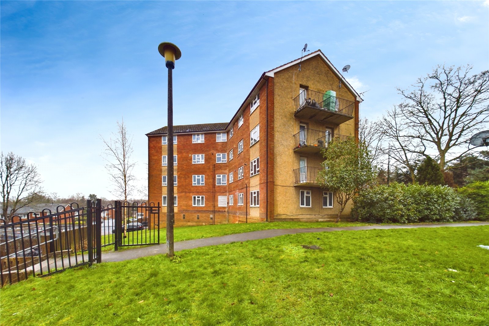 2 bedroom Flat to let in Burghfield Common, Reading, Berkshire