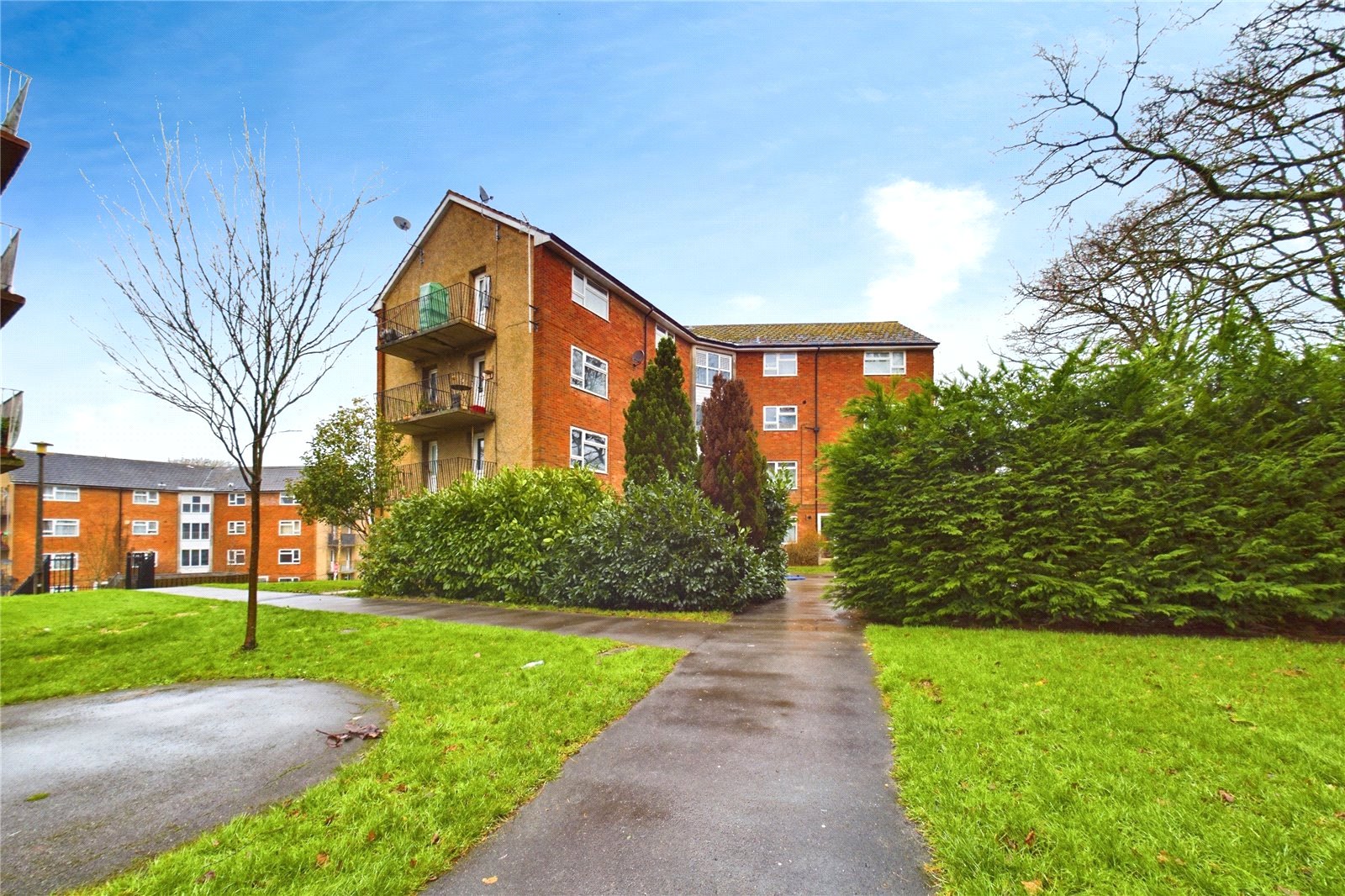 2 bedroom Flat to let in Burghfield Common, Reading, Berkshire