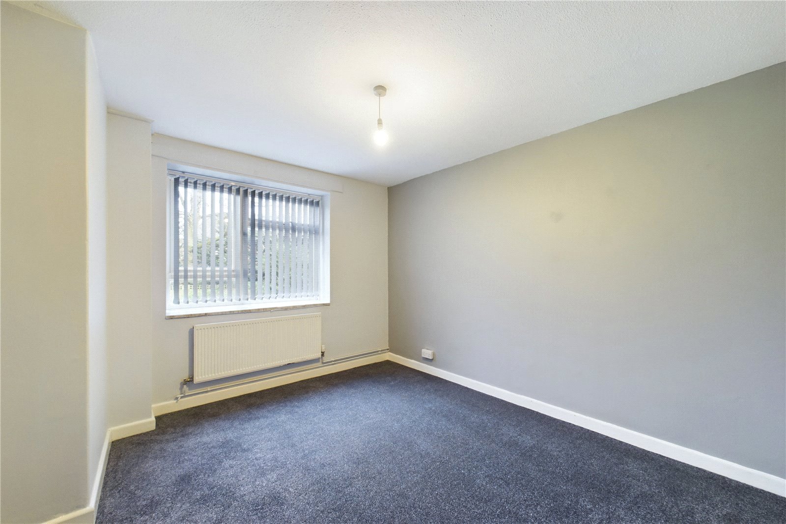 2 bedroom Flat to let in Burghfield Common, Reading, Berkshire
