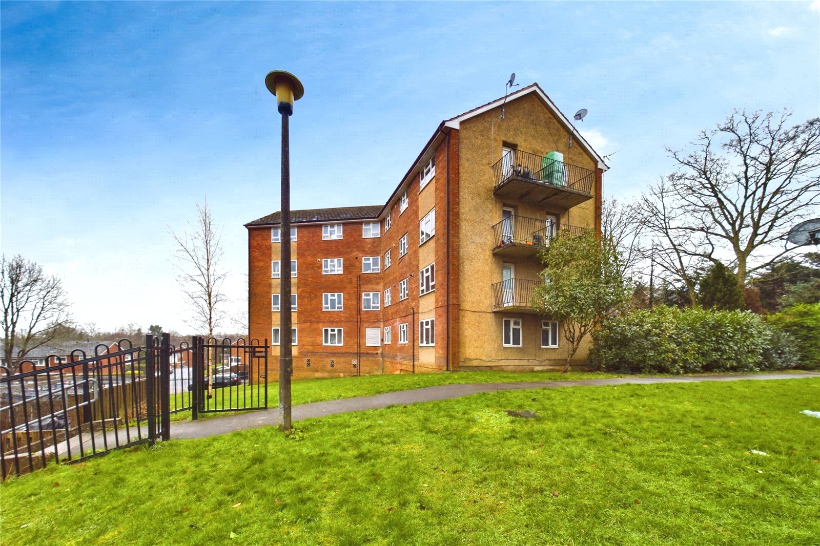 2 bedroom Flat to let in Burghfield Common, Reading, Berkshire