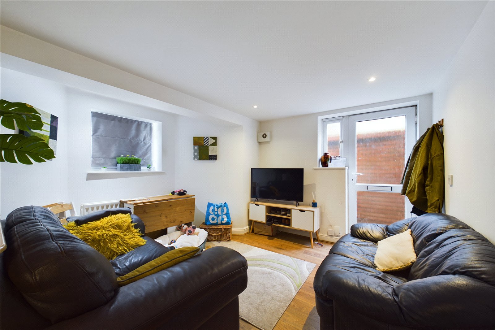 2 bedroom Flat to let in Reading, Berkshire