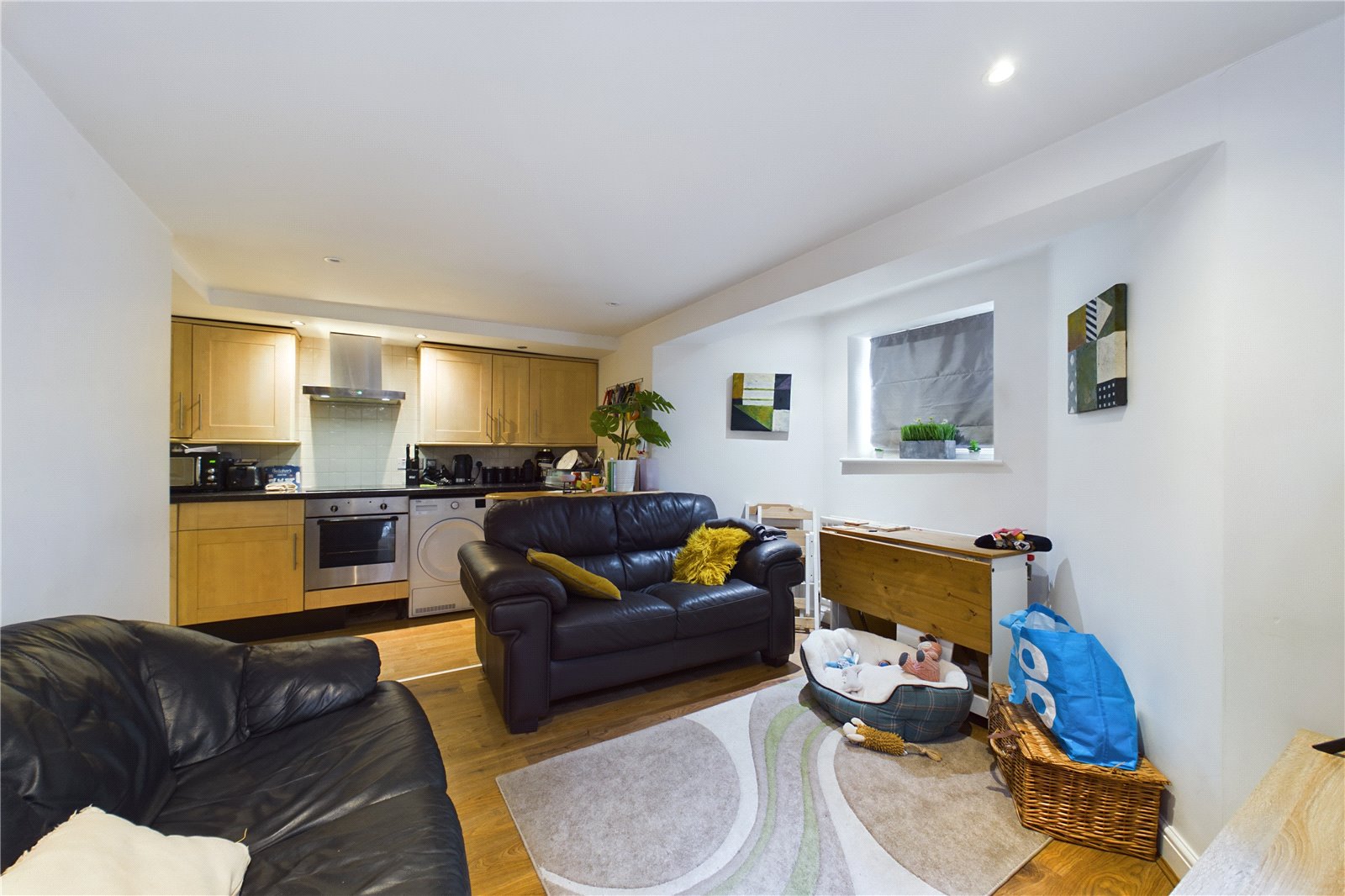2 bedroom Flat to let in Reading, Berkshire
