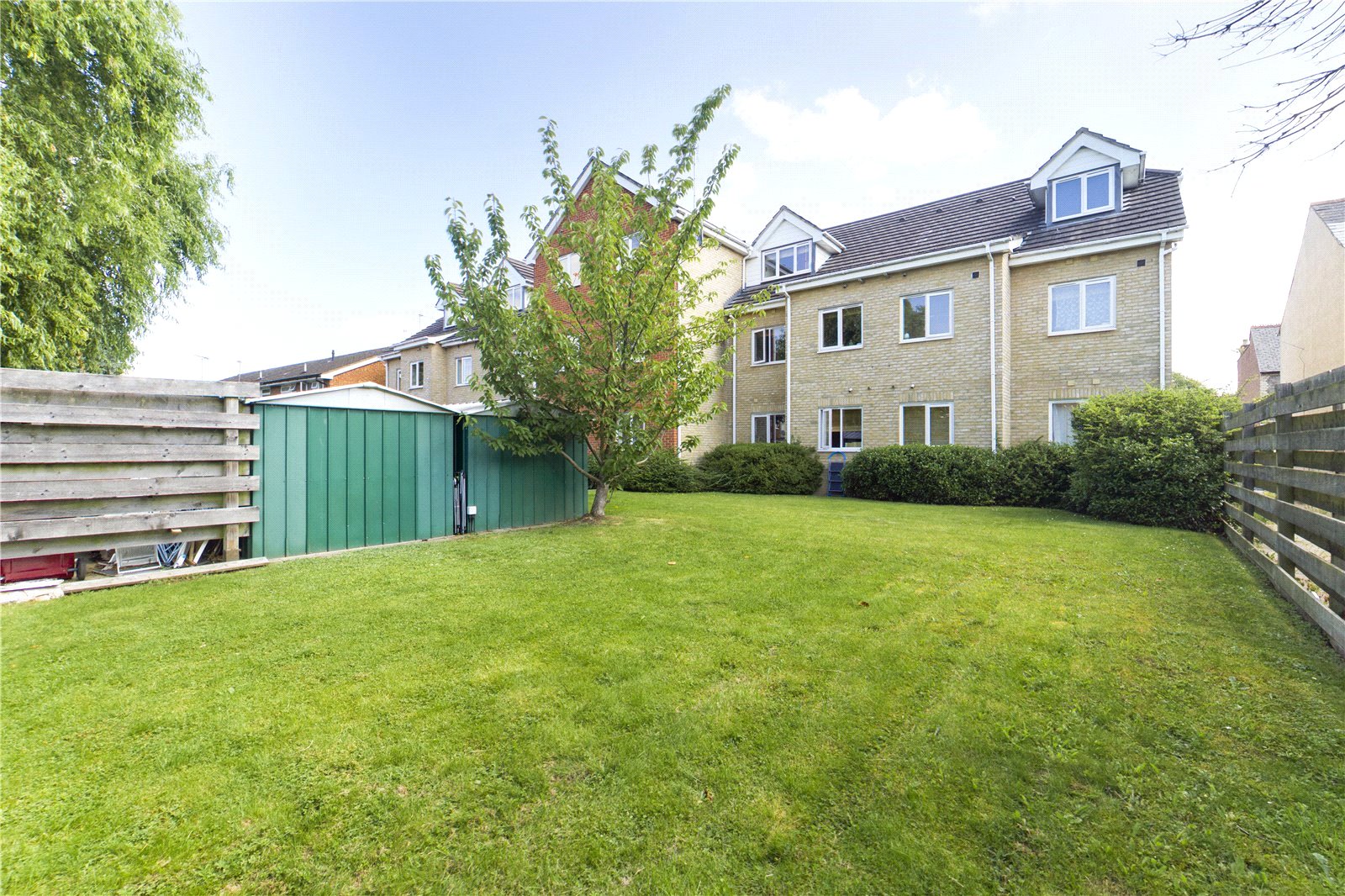 2 bedroom Flat to let in Star Road, Caversham, Reading