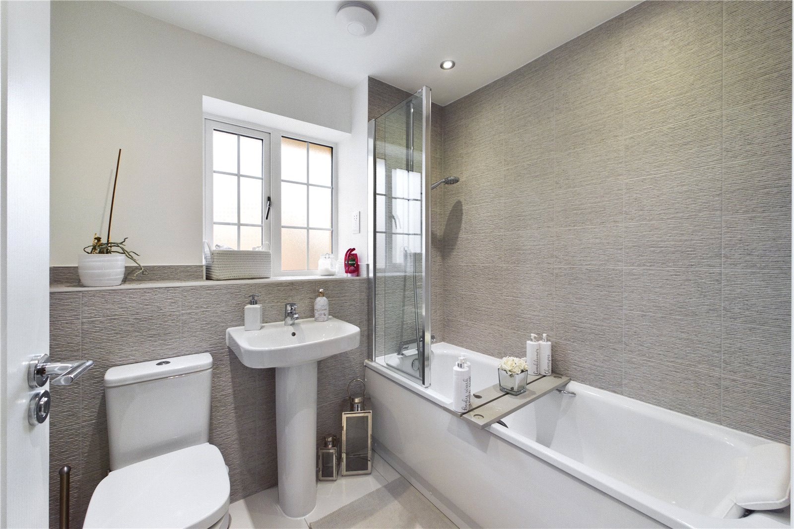 5 bedroom House to let in Three Mile Cross, Reading, Berkshire