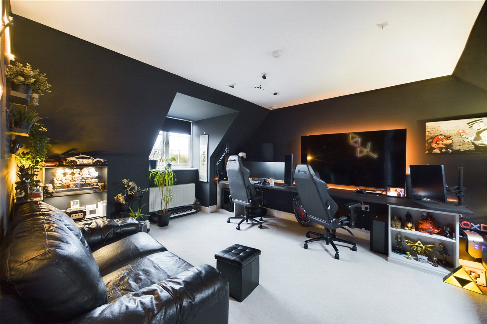 5 bedroom House to let in Three Mile Cross, Reading, Berkshire