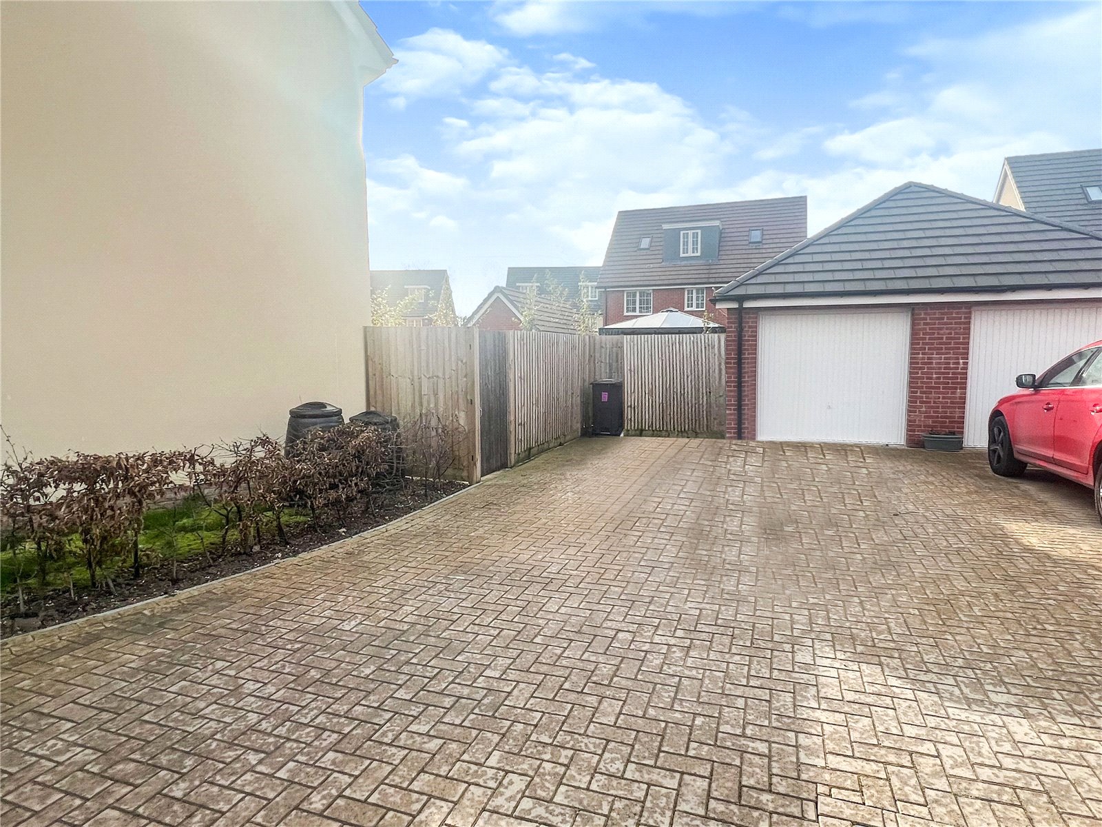 5 bedroom House to let in Three Mile Cross, Reading, Berkshire