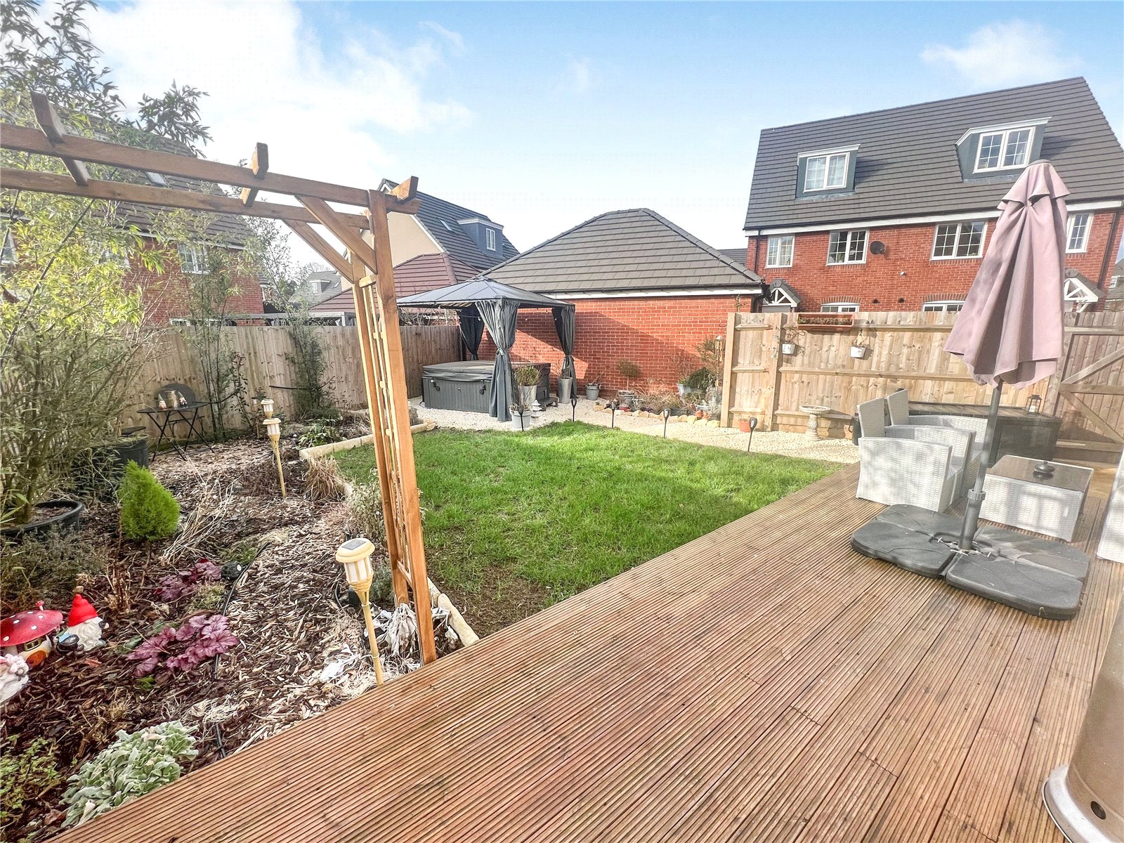 5 bedroom House to let in Three Mile Cross, Reading, Berkshire