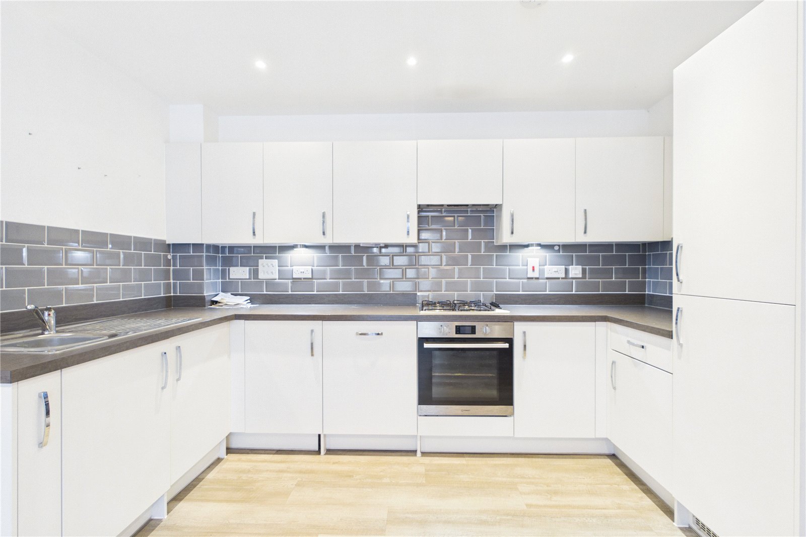 2 bedroom Flat to let in Shinfield, Reading, Berkshire
