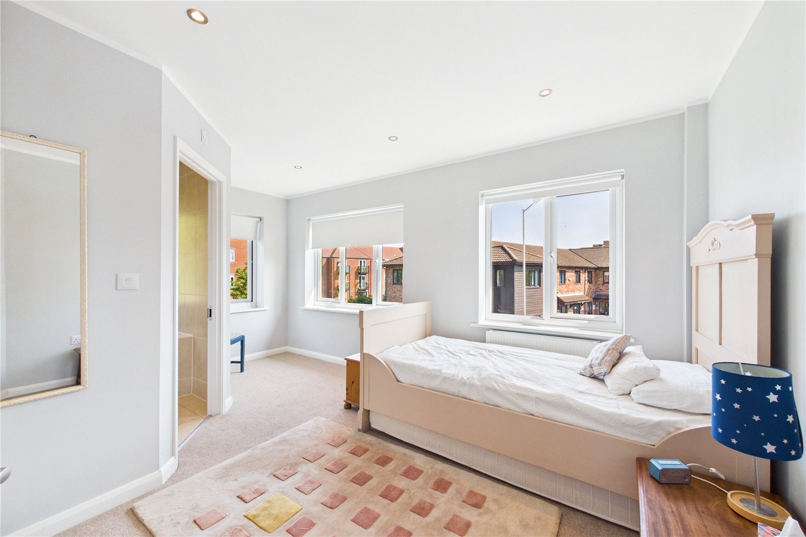 2 bedroom Flat to let in Newbury, Berkshire