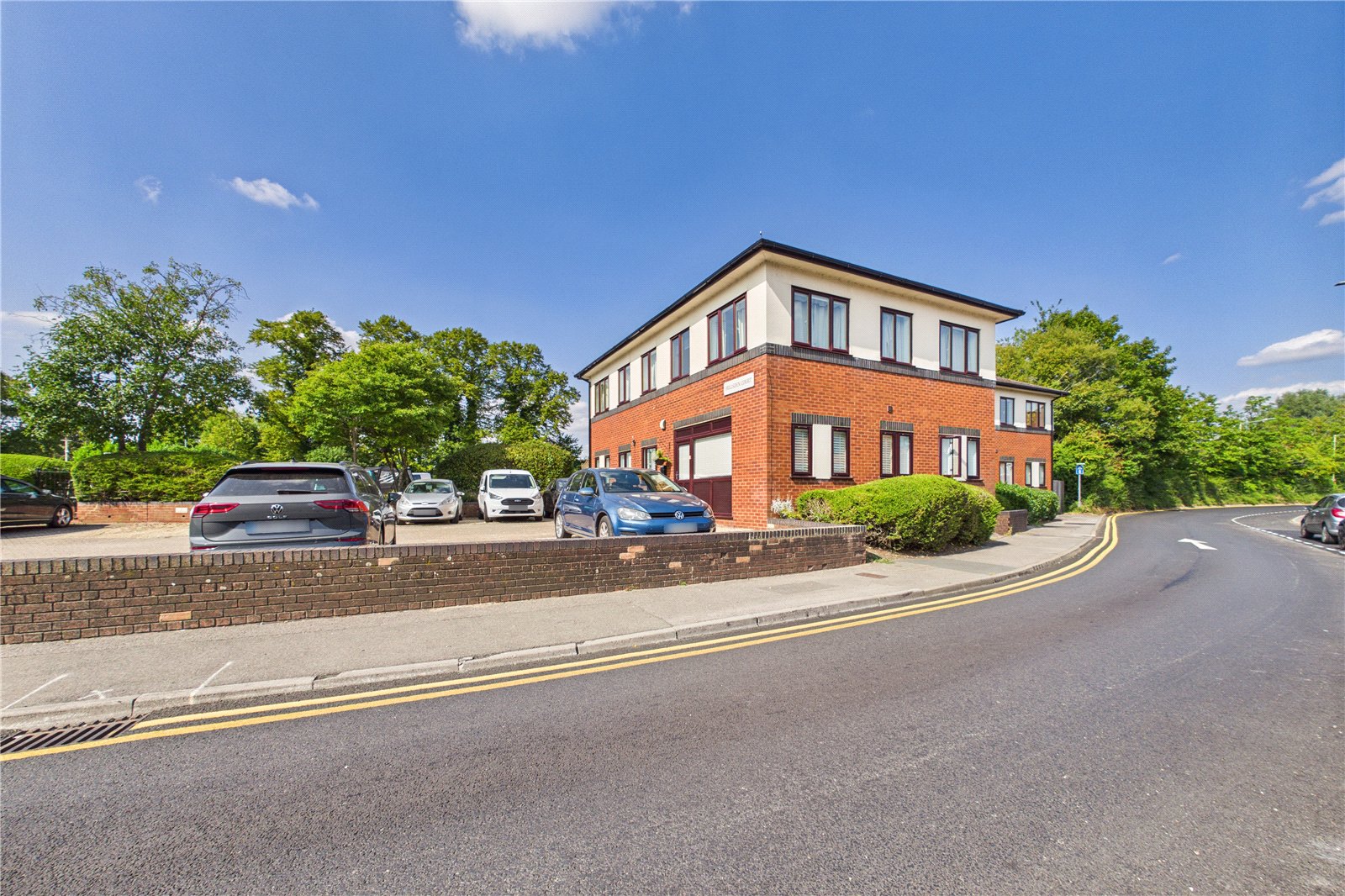 2 bedroom Flat to let in Newbury, Berkshire