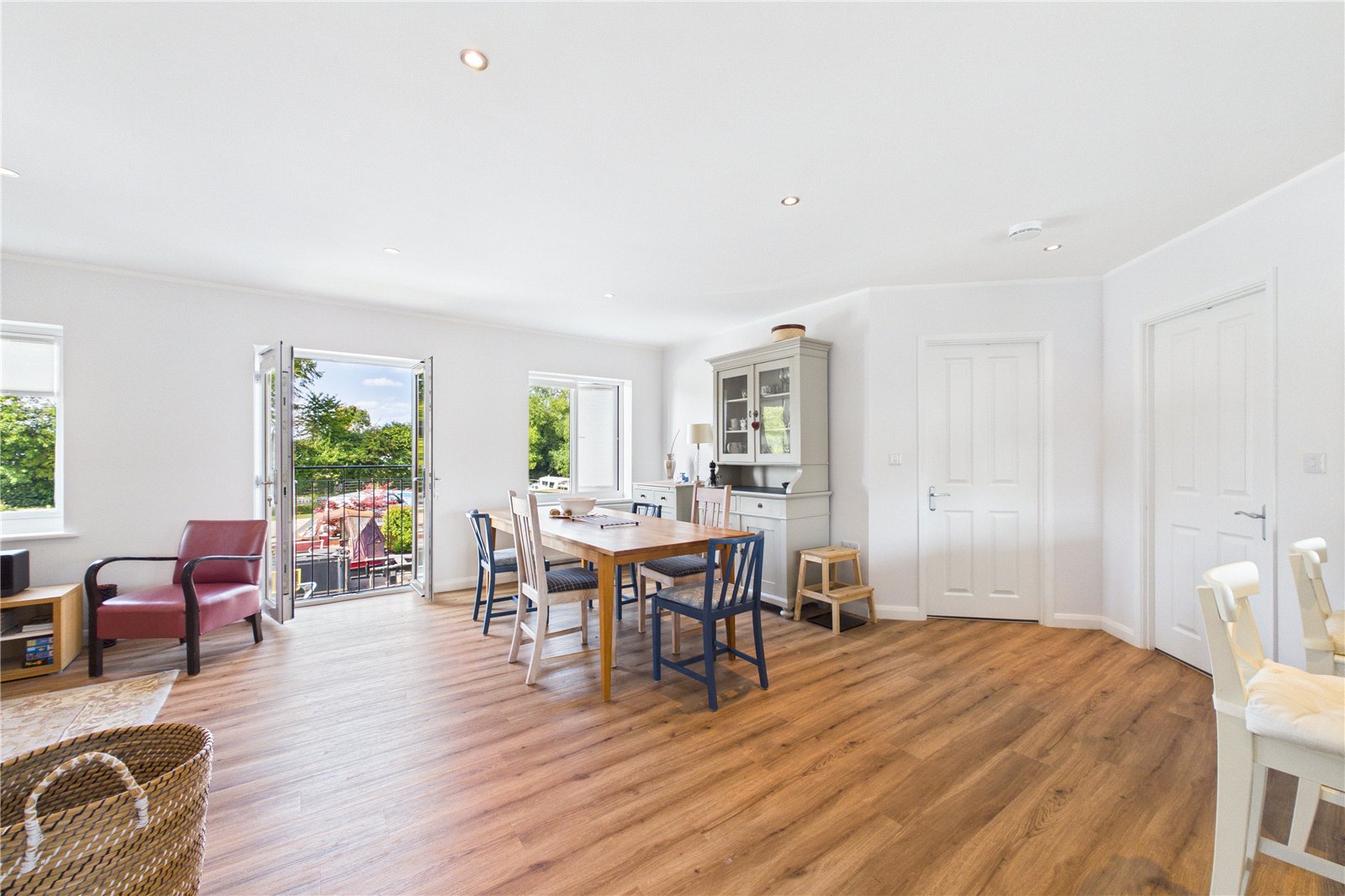 2 bedroom Flat to let in Newbury, Berkshire