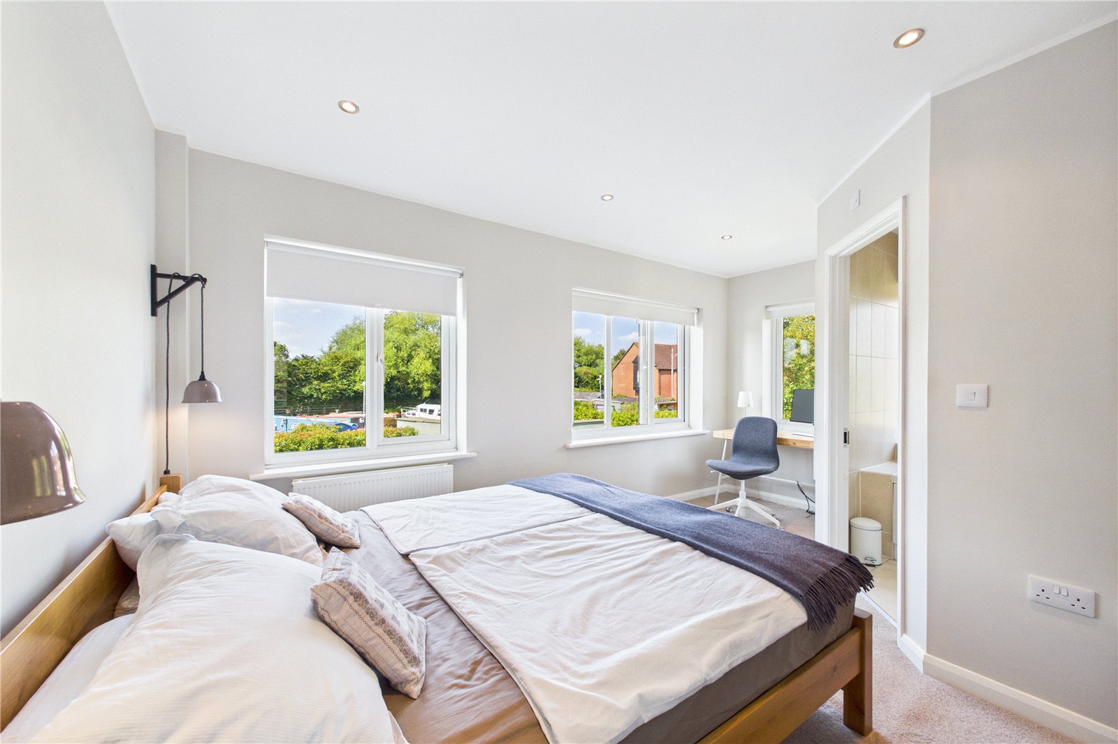 2 bedroom Flat to let in Newbury, Berkshire