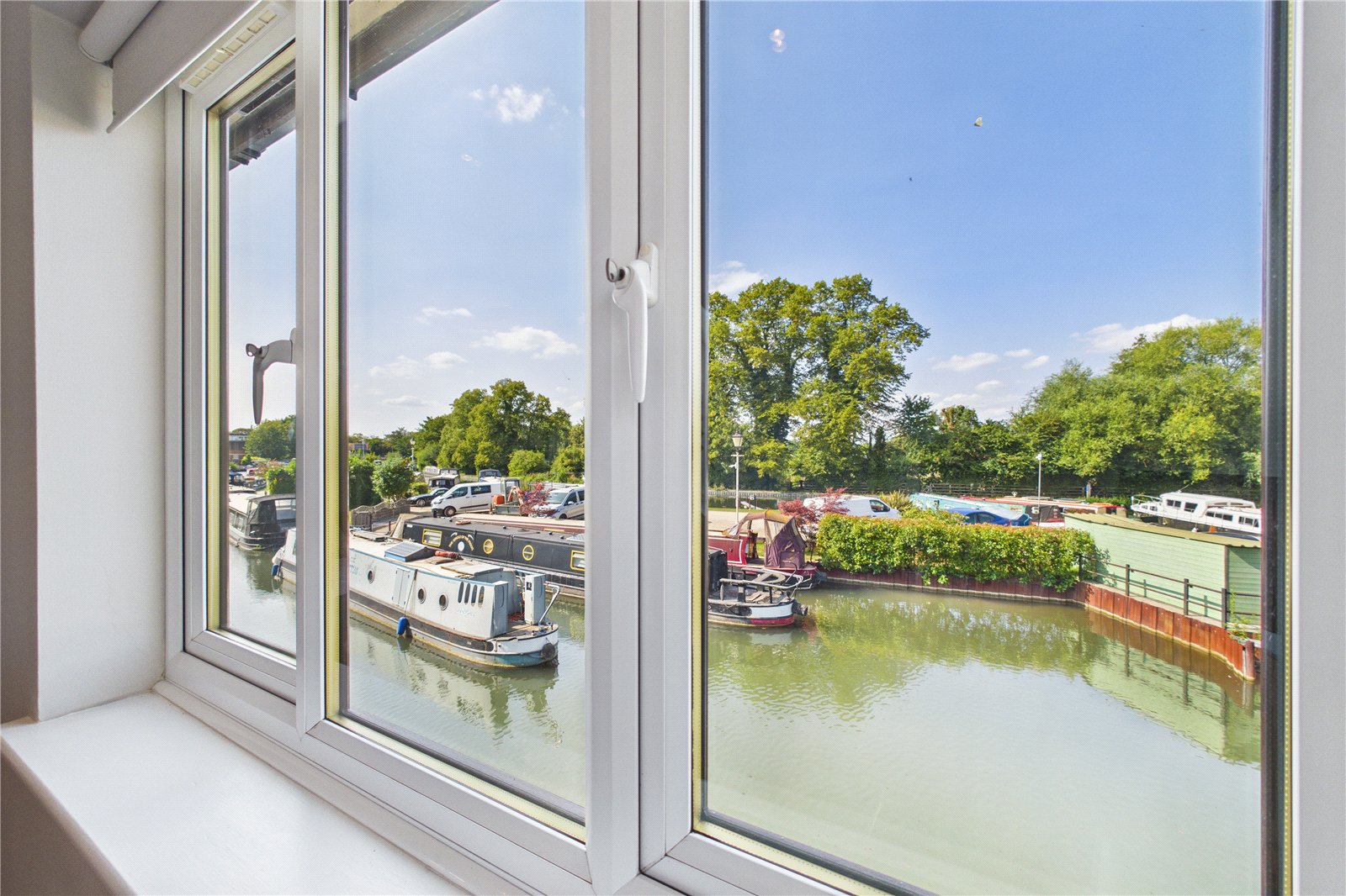 2 bedroom Flat to let in Newbury, Berkshire