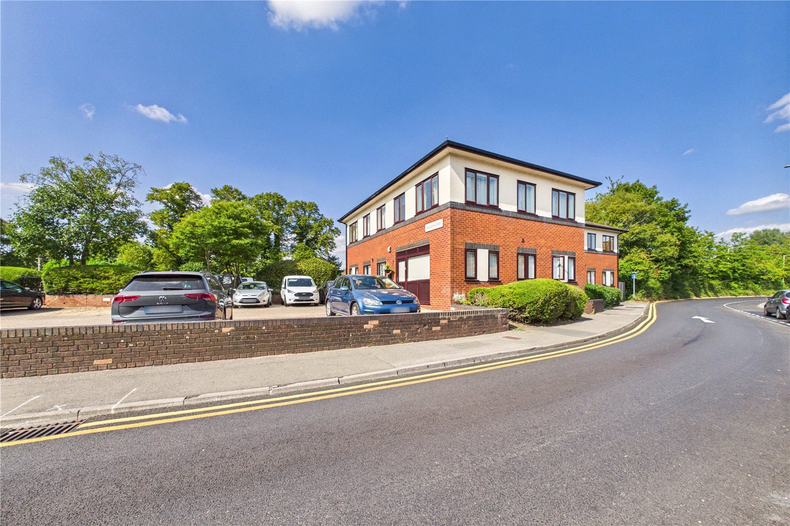 2 bedroom Flat to let in Newbury, Berkshire
