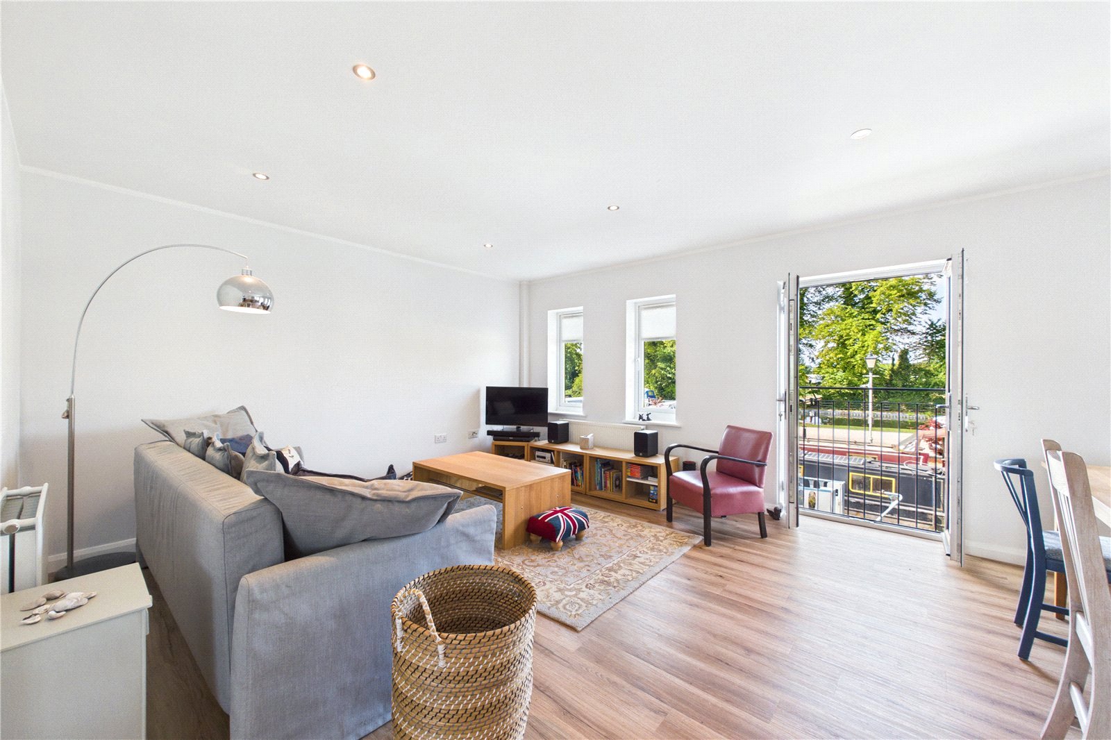2 bedroom Flat to let in Newbury, Berkshire