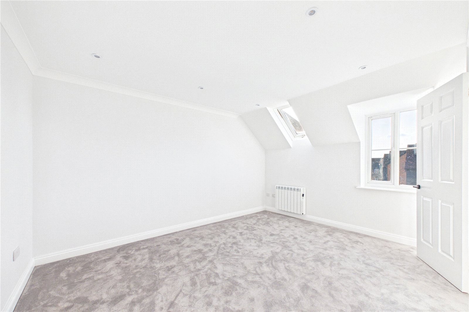2 bedroom Flat to let in Mill Lane, Newbury, Berkshire