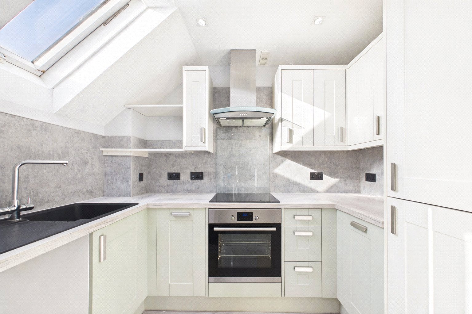 2 bedroom Flat to let in Mill Lane, Newbury, Berkshire