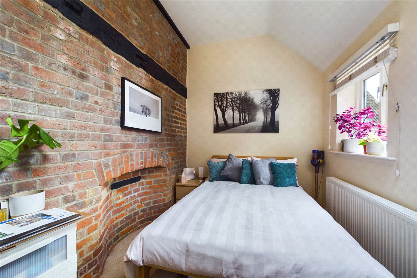 2 bedroom Flat to let in Kentwood Hill, Tilehurst, Reading
