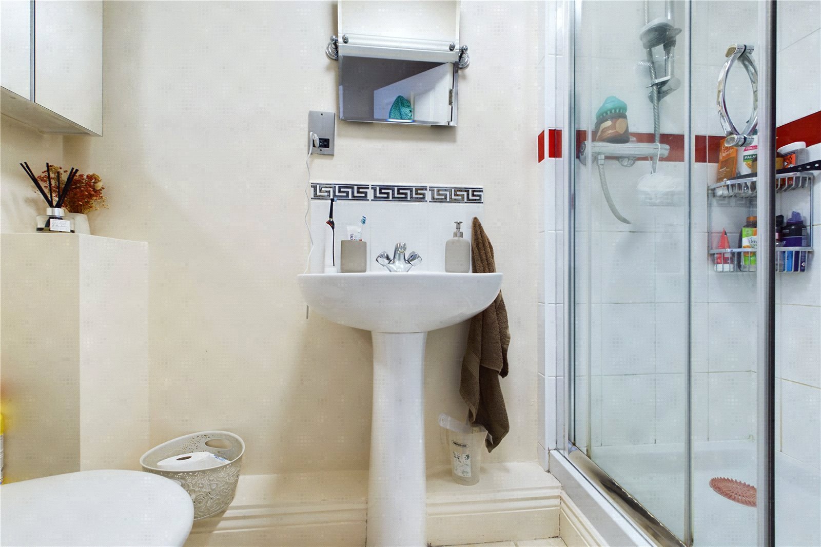 2 bedroom Flat to let in Kentwood Hill, Tilehurst, Reading