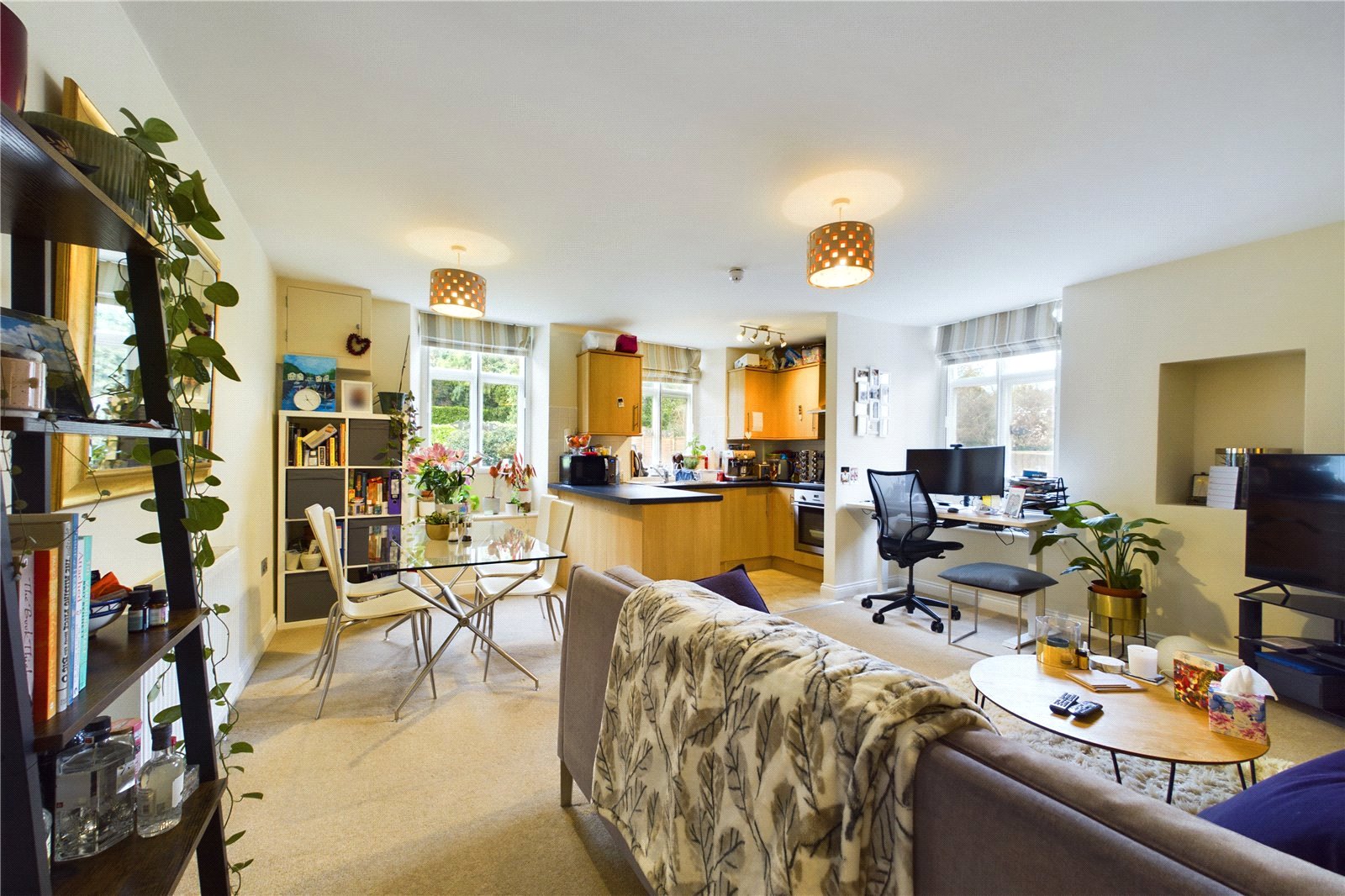 2 bedroom Flat to let in Kentwood Hill, Tilehurst, Reading